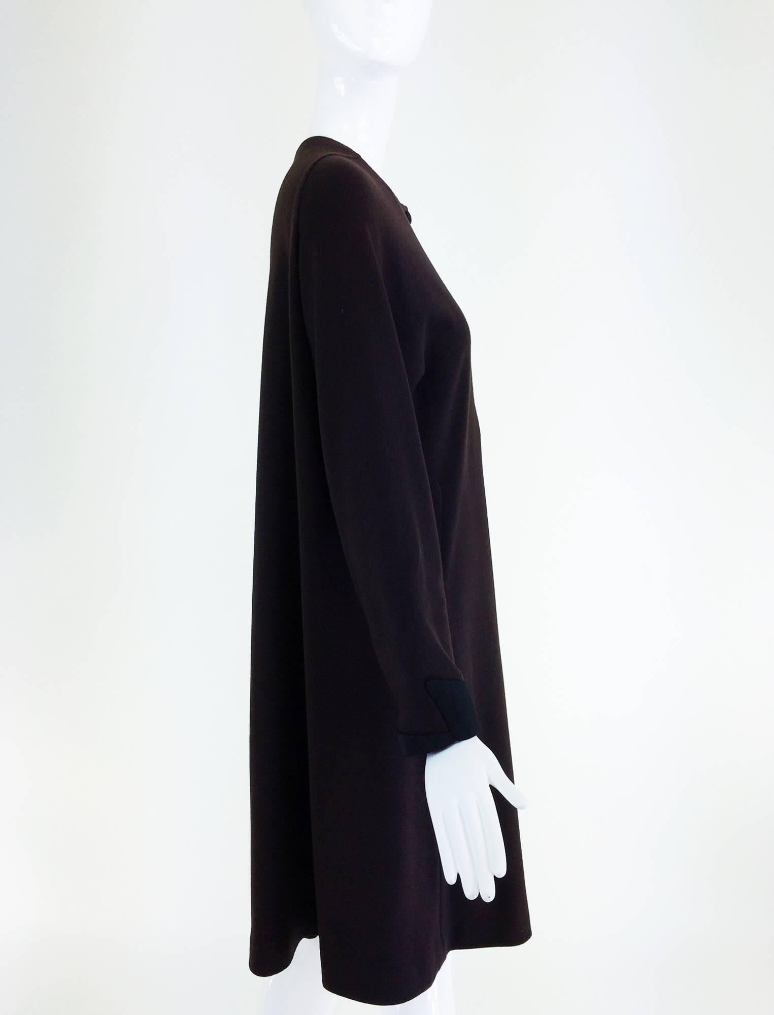 Women's Geffrey Beene brown knit tent dress with black silk twill trims 1980s