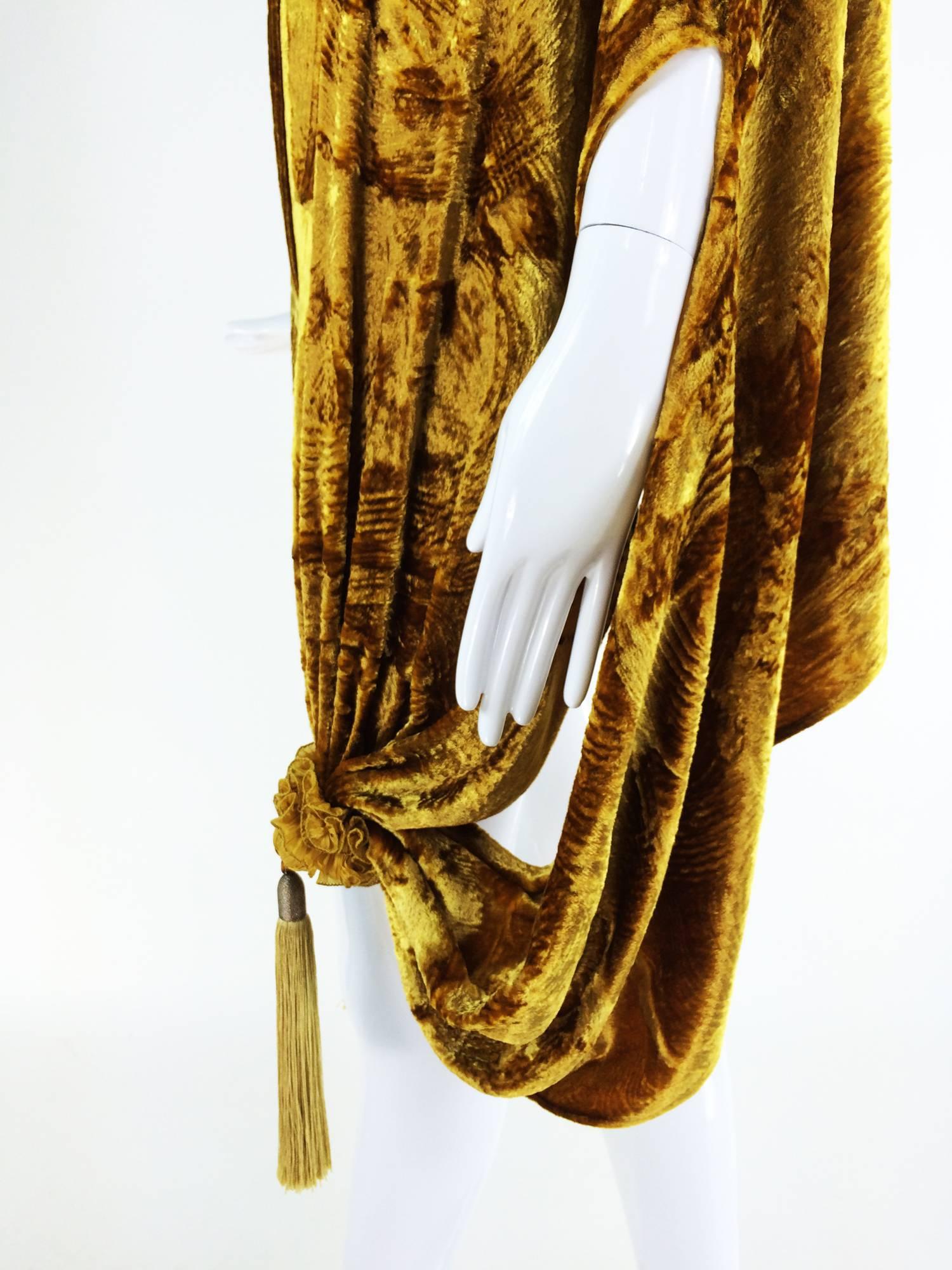 Venetia Studium embossed gold silk velvet tasseled evening wrap 1990s 2