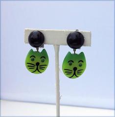 Vintage Bakelite green cat head clip back earrings