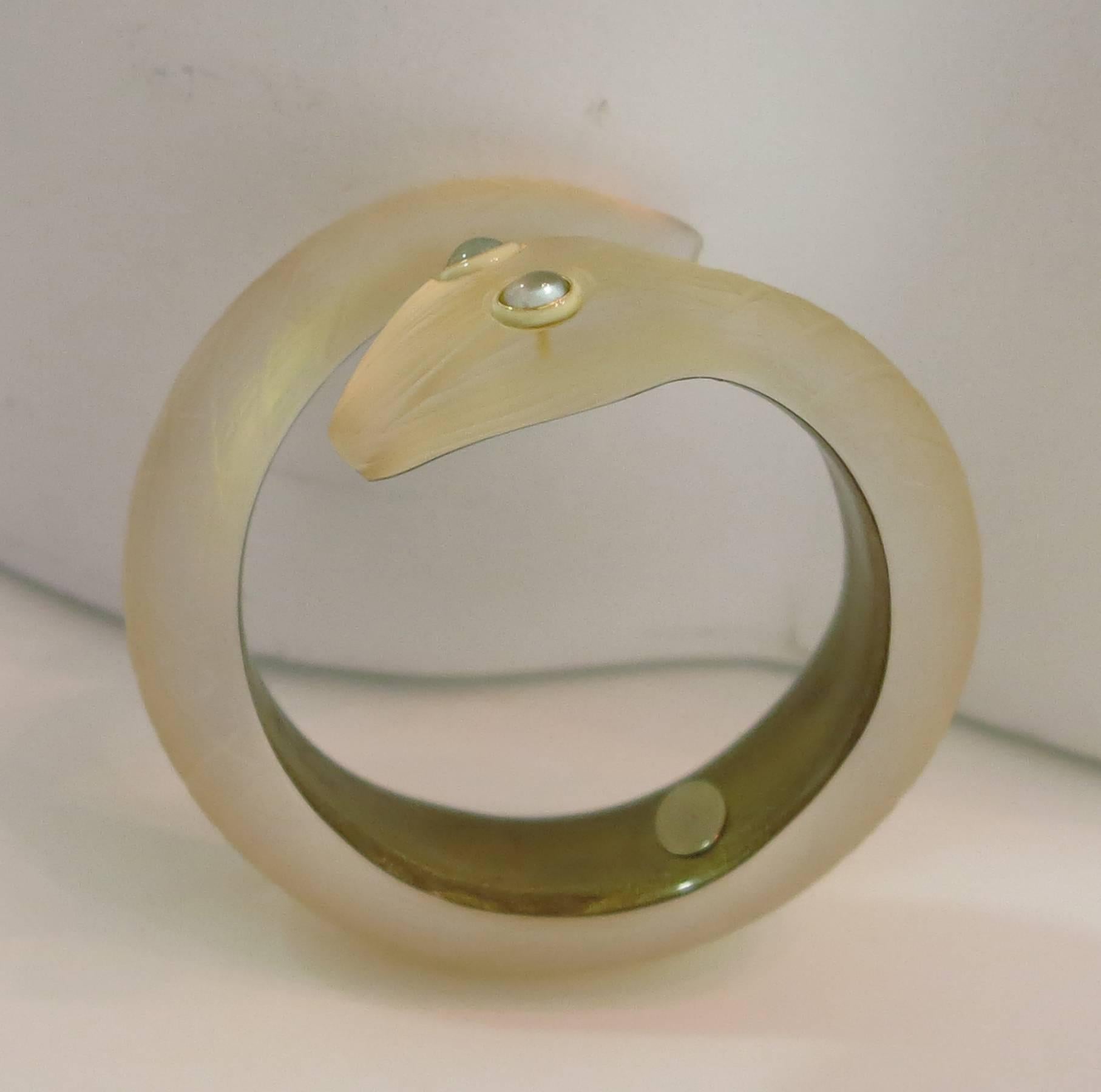 Alexis Bittar hand carved gold Lucite snake bracelet  In Excellent Condition In West Palm Beach, FL