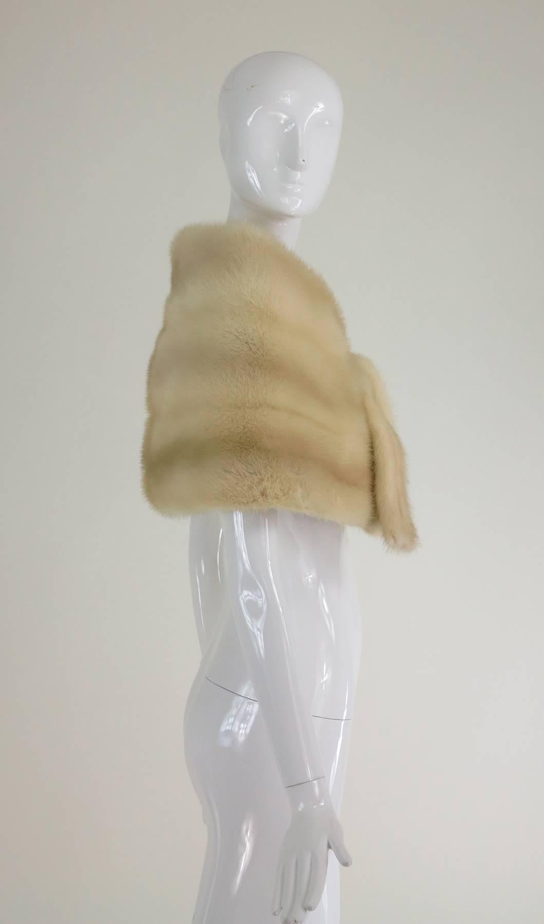 Gunther Jaeckel furs  Bonwit Teller champagne mink tie front cape 1960s In Excellent Condition In West Palm Beach, FL