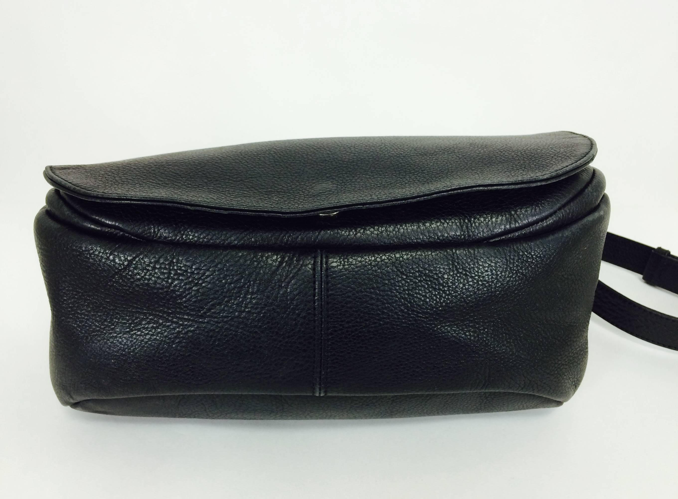 DeVecchi large pebbled black leather flap front cross body/shoulder bag 1990s 2