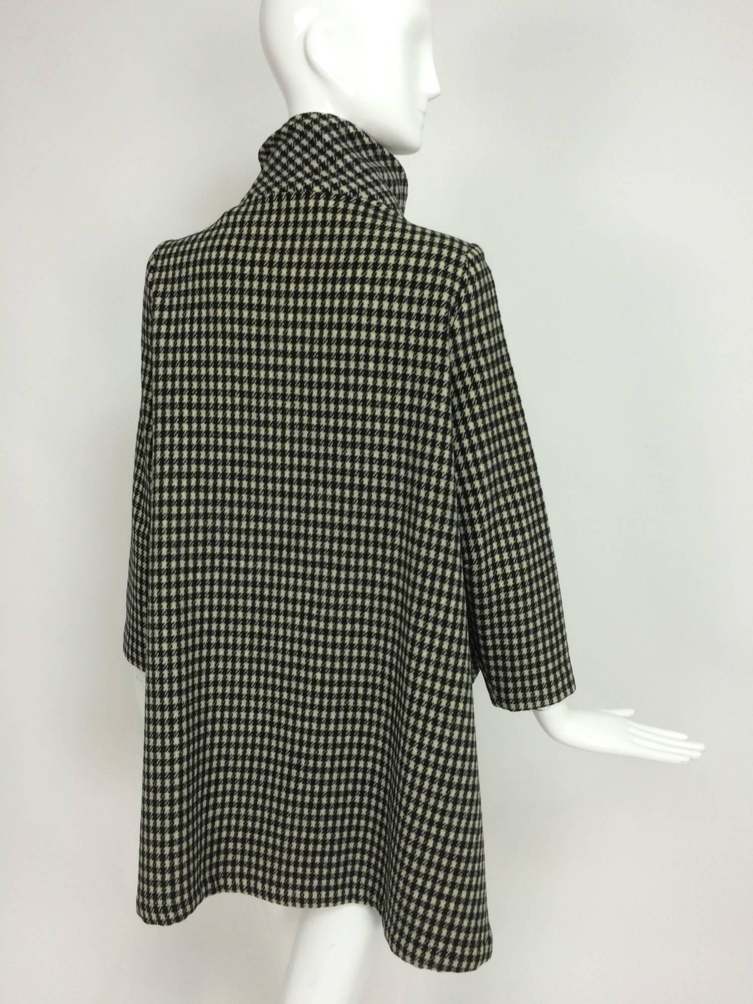Mod black & white check zip front mini tent coat 1960s Jordan Marsh made in England...So evocative of the mid 1960s, when hems were really short and black & white was in...Jordan Marsh was a department store that to earlier generations served as the