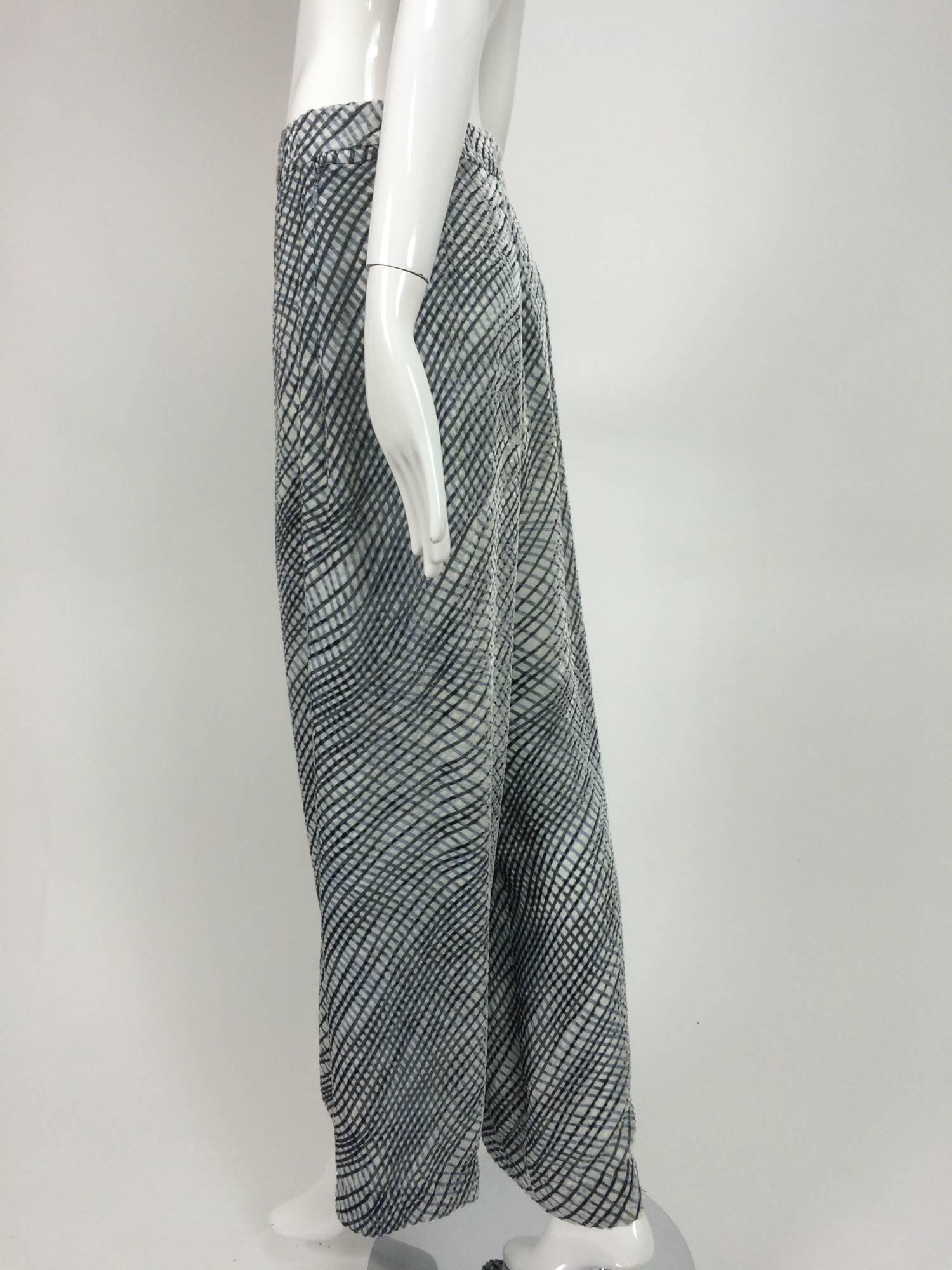 Giorgio Armani lattice pattern cut velvet wide leg trouser shades of gray In Excellent Condition In West Palm Beach, FL