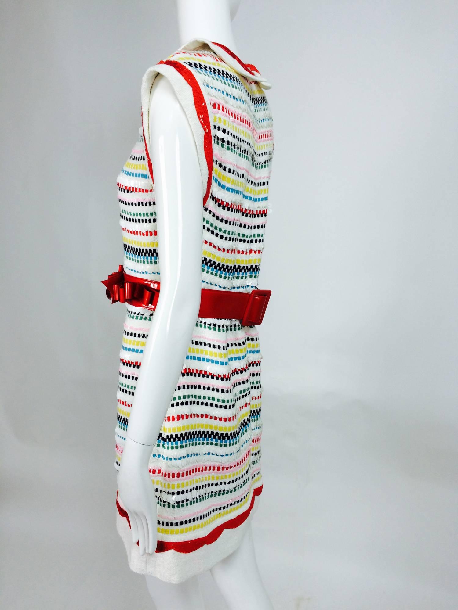 Chanel sleeveless white knit sequin dress & red patent bow belt 2008 In Good Condition In West Palm Beach, FL