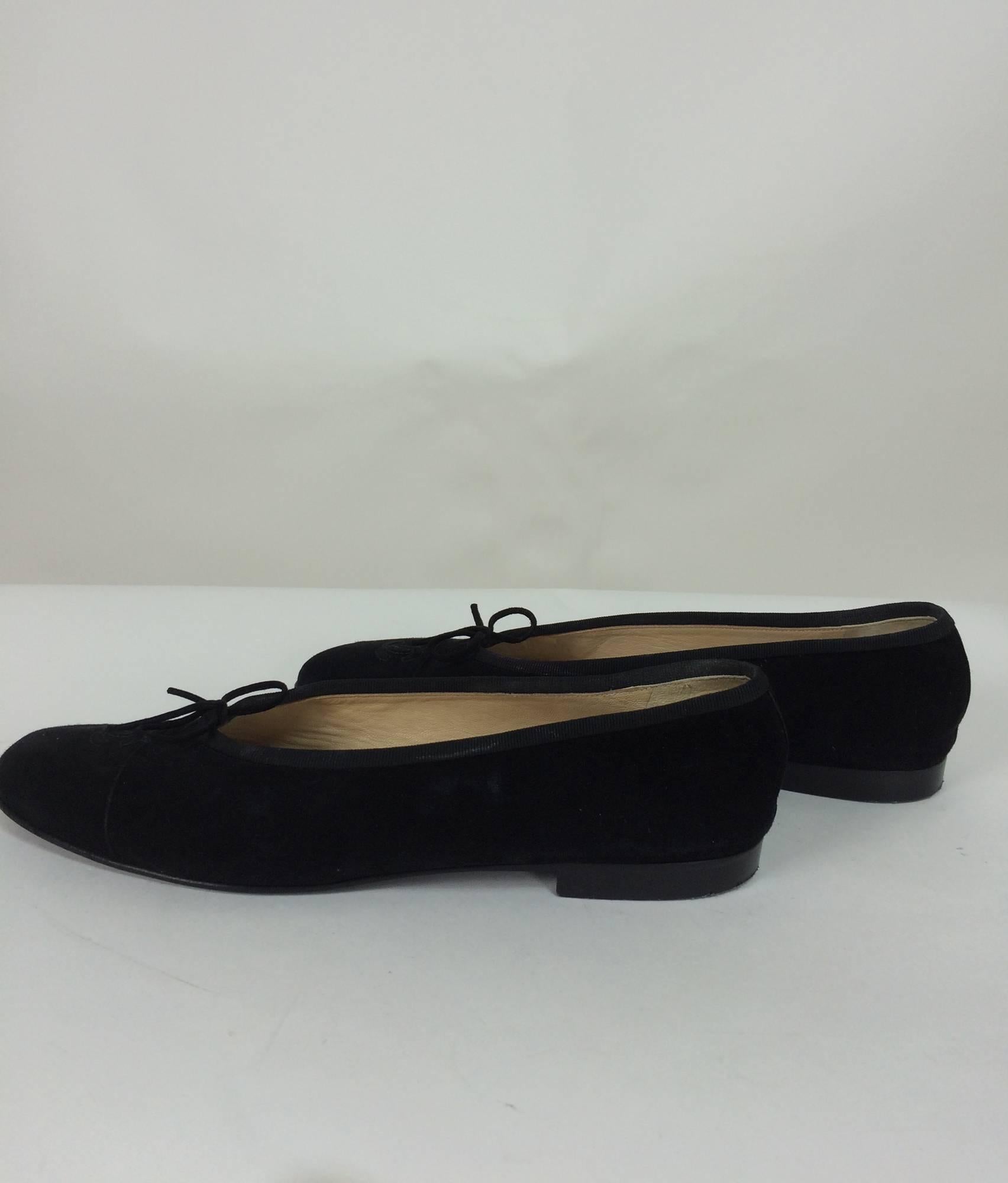 Chanel black suede logo toe ballet flats 40 1/2 M...In excellent condition with little wear.