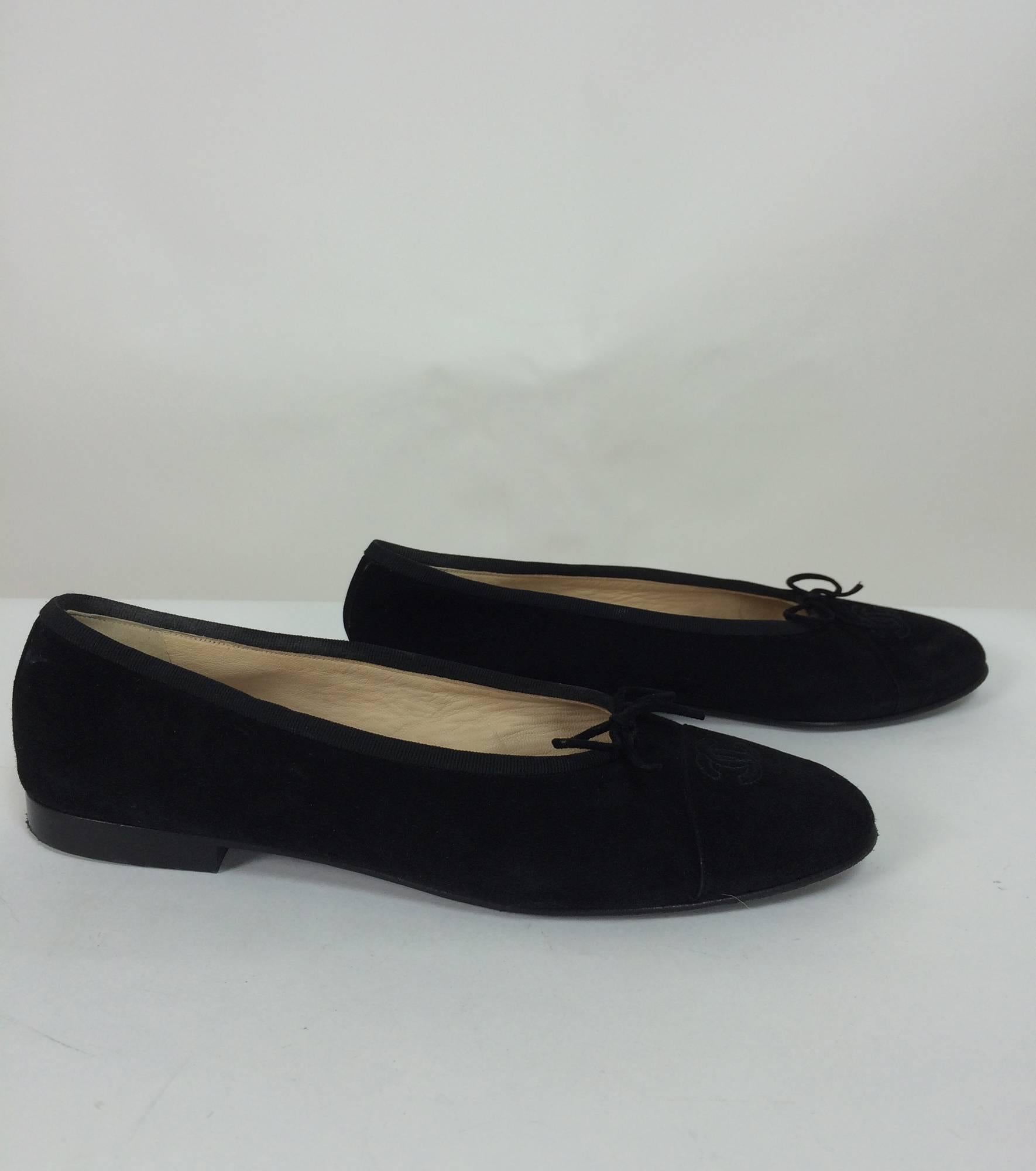 Black Chanel black suede logo toe ballet flats 40 1/2 M