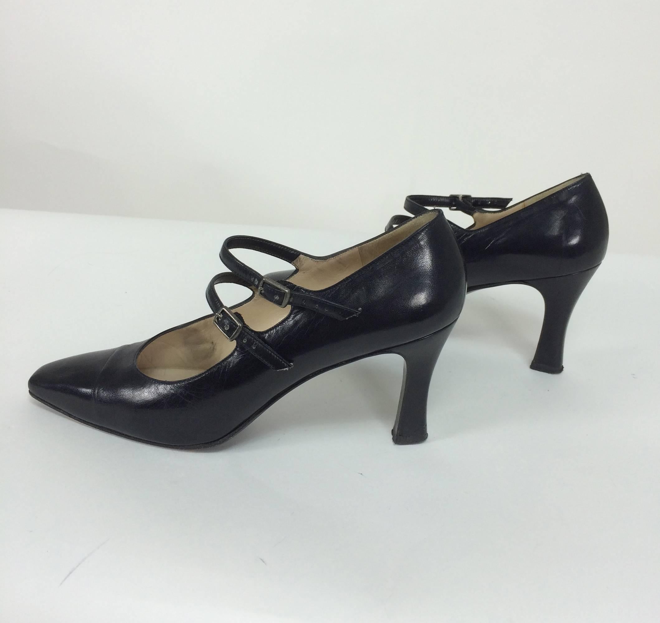 Rene Mancini glazed black calf double strap front high heel 37M In Excellent Condition In West Palm Beach, FL