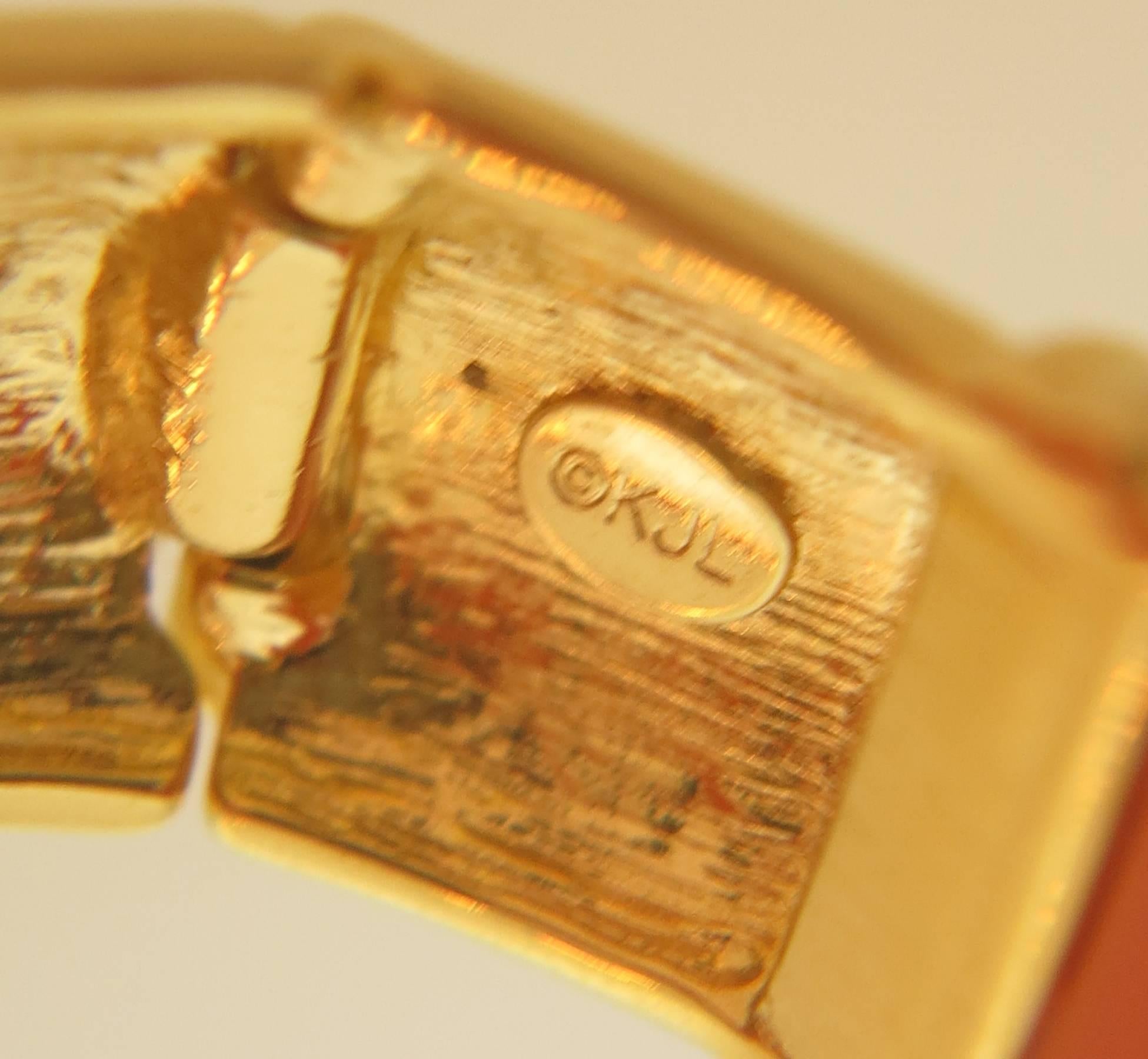 KJL Kenneth Lane coral & gold hinge clamper bracelet in barely worn condition. Marked KJL. Almost 1