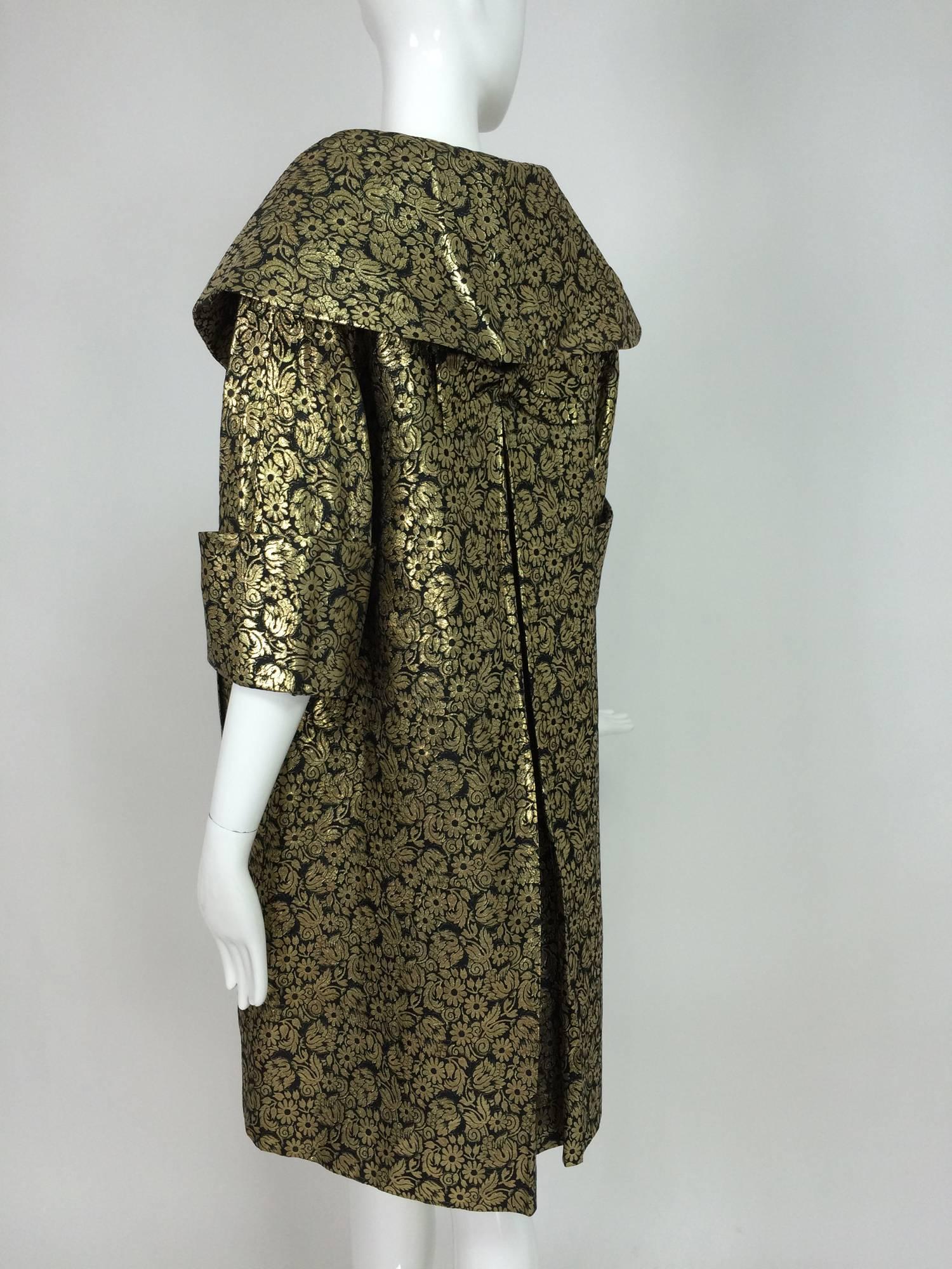 Vintage gold brocade shawl collar evening coat 1950s In Excellent Condition In West Palm Beach, FL