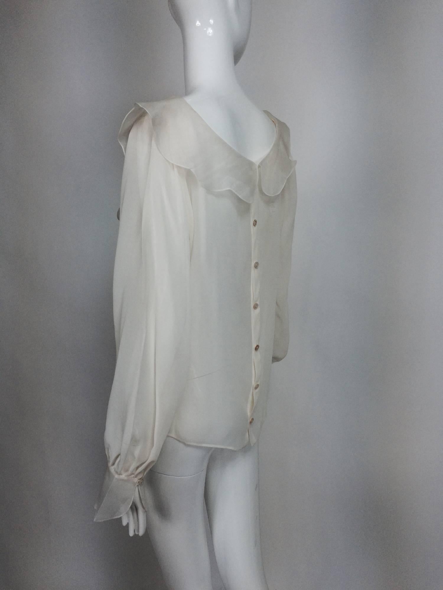 Valentino off white silk chiffon poet blouse L In Excellent Condition In West Palm Beach, FL