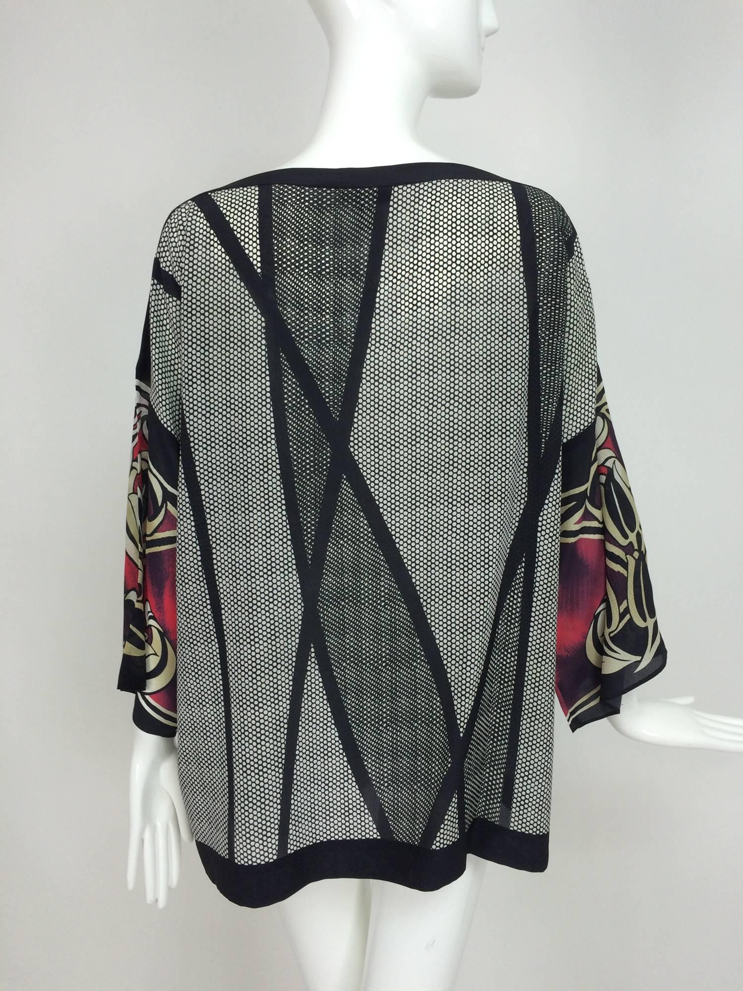 Escada printed silk tunic top 44 In Excellent Condition In West Palm Beach, FL