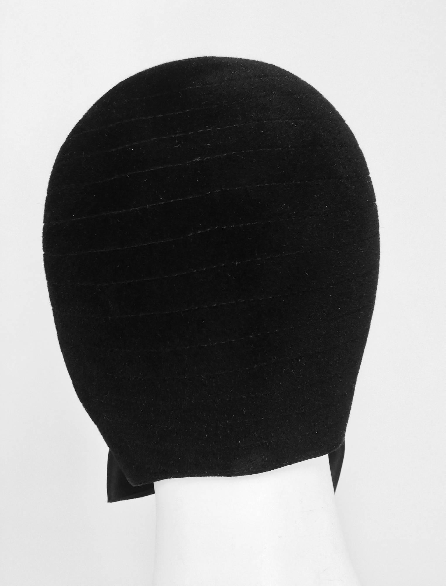 Women's James Galanos black velvet Mod black velvet felt helmet hat 1960s