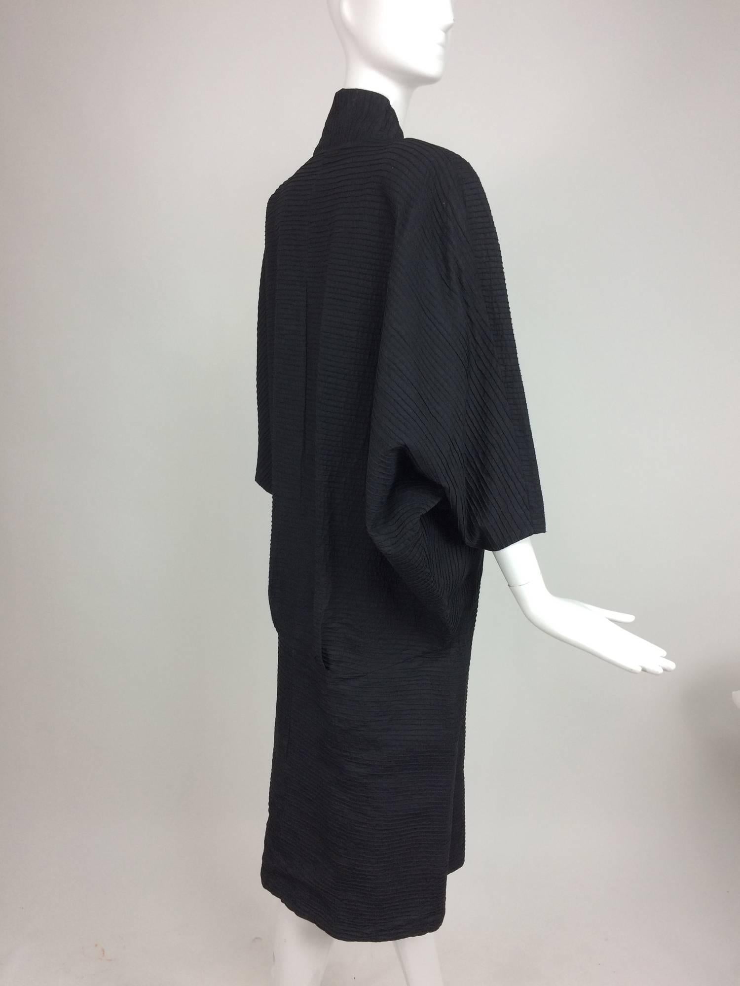 Twins Armoire Boutique Black pin tucked cotton bat wing coat 1980s In Excellent Condition In West Palm Beach, FL