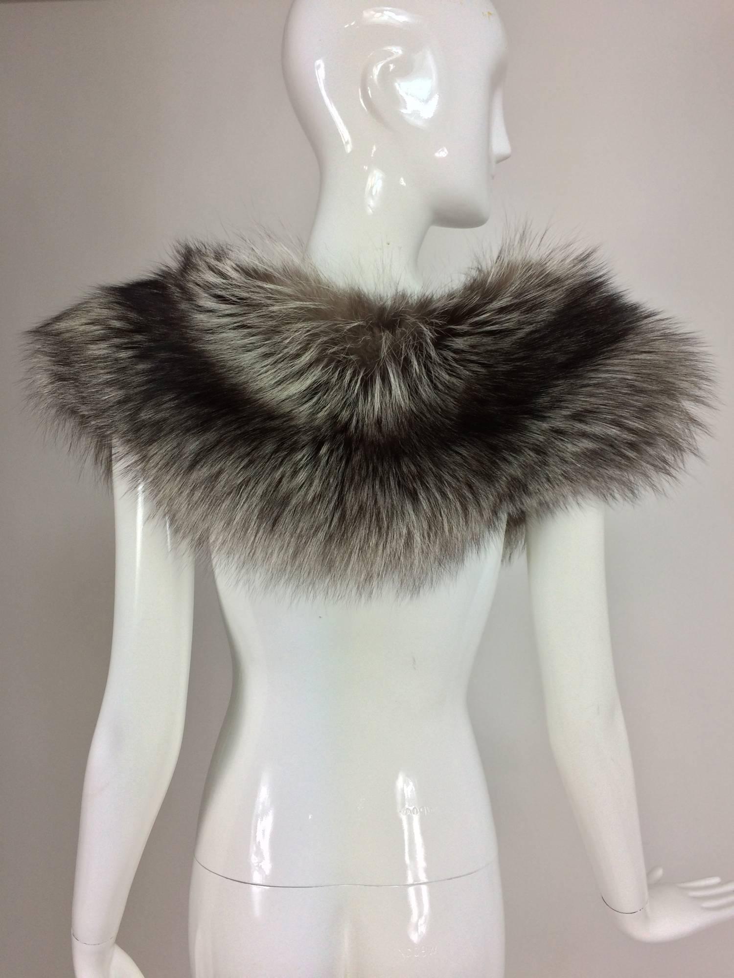 Silver fox fur draped shoulder wrap 1960s  OS In Excellent Condition In West Palm Beach, FL