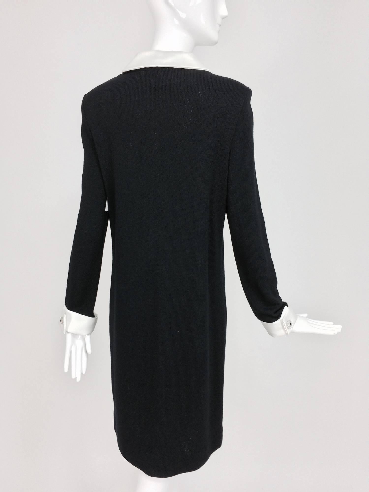 Adolfo black knit A line dress with white satin collar & cuffs 1970s size 12 In Good Condition In West Palm Beach, FL