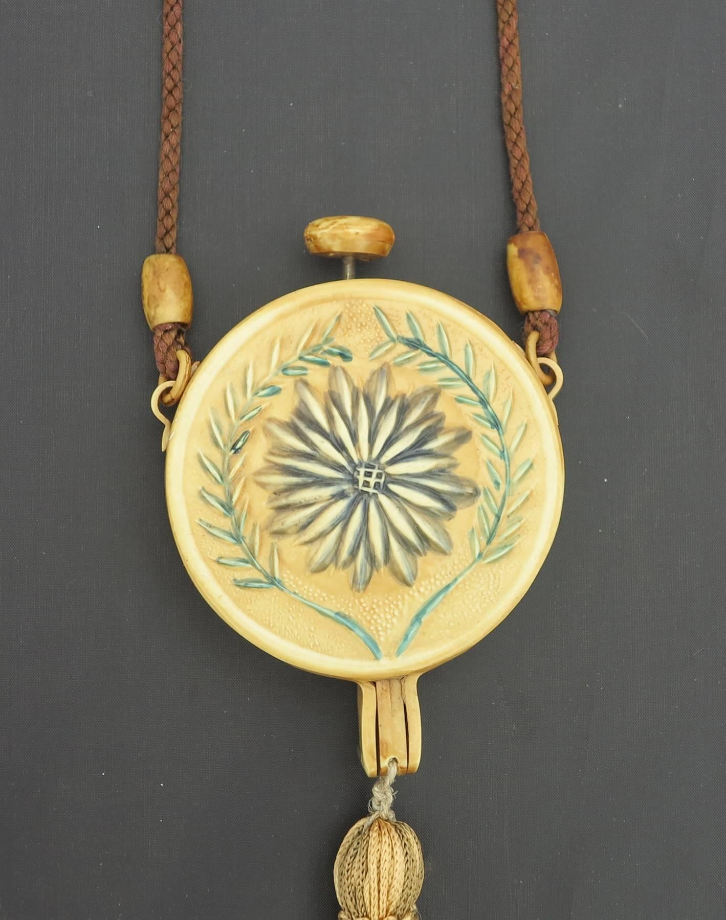 1920s floral celluloid tasseled dance purse nécessaire In Excellent Condition In West Palm Beach, FL