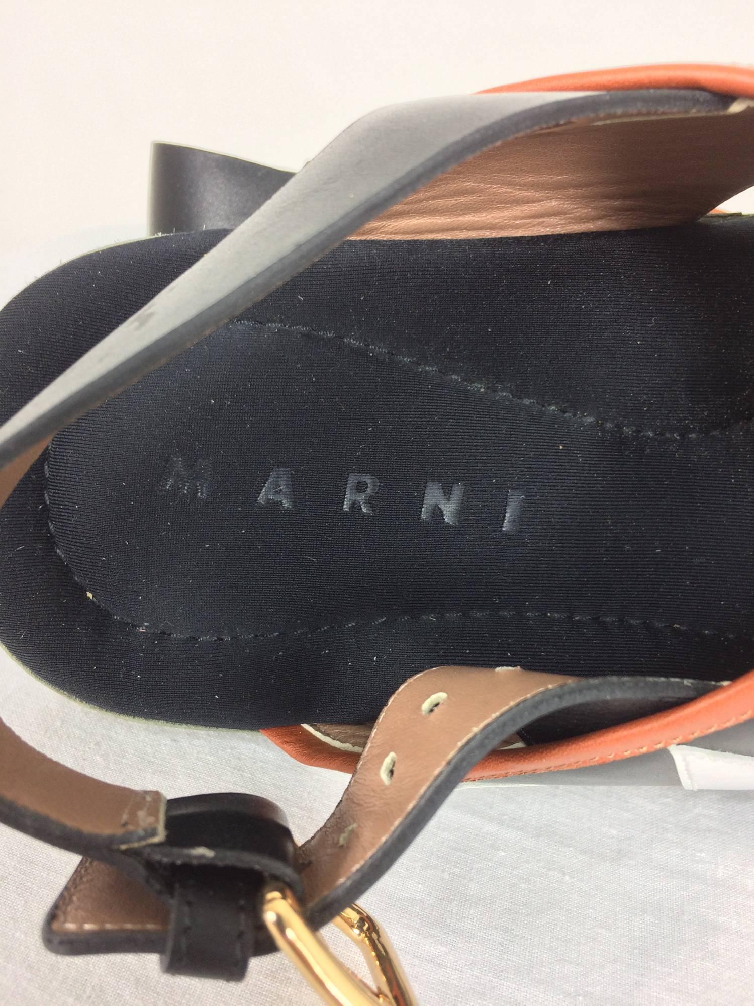 Marni geometric leather criss cross sandals 39M In Excellent Condition In West Palm Beach, FL