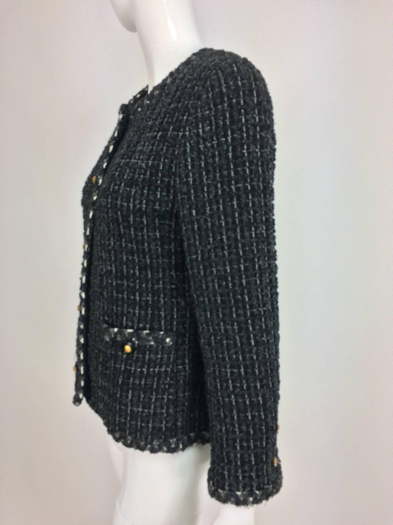 Vintage 93A Chanel classic black grey cream tweed 2 pocket jacket 40 In Excellent Condition In West Palm Beach, FL