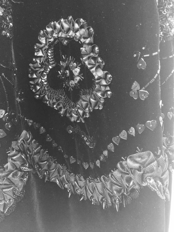 Vintage hand made heavily embroidered and beaded black velvet skirt 1940s For Sale 3