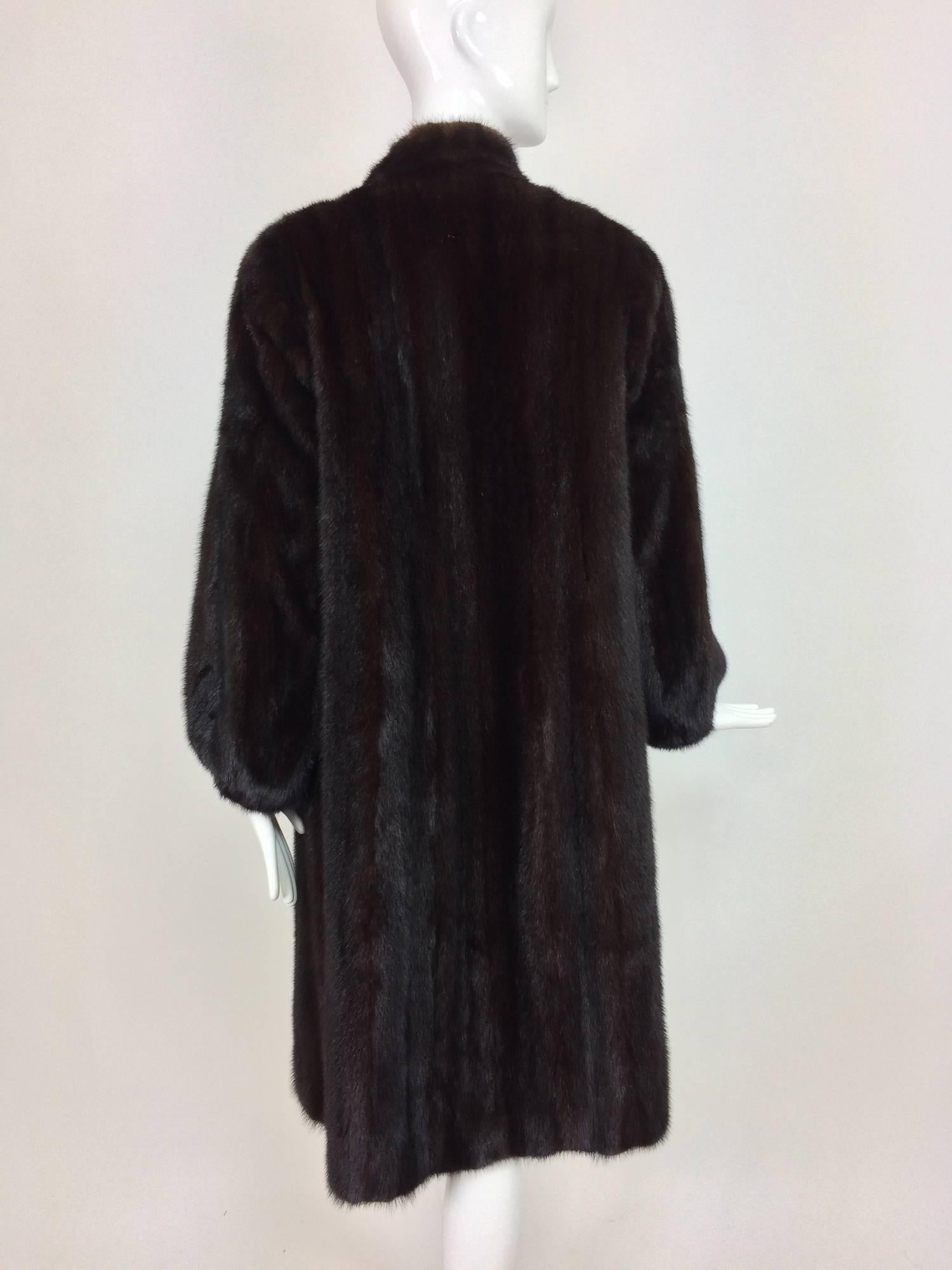 Full length lustrous dark mink coat with gathered cuffs 1960s In Excellent Condition In West Palm Beach, FL