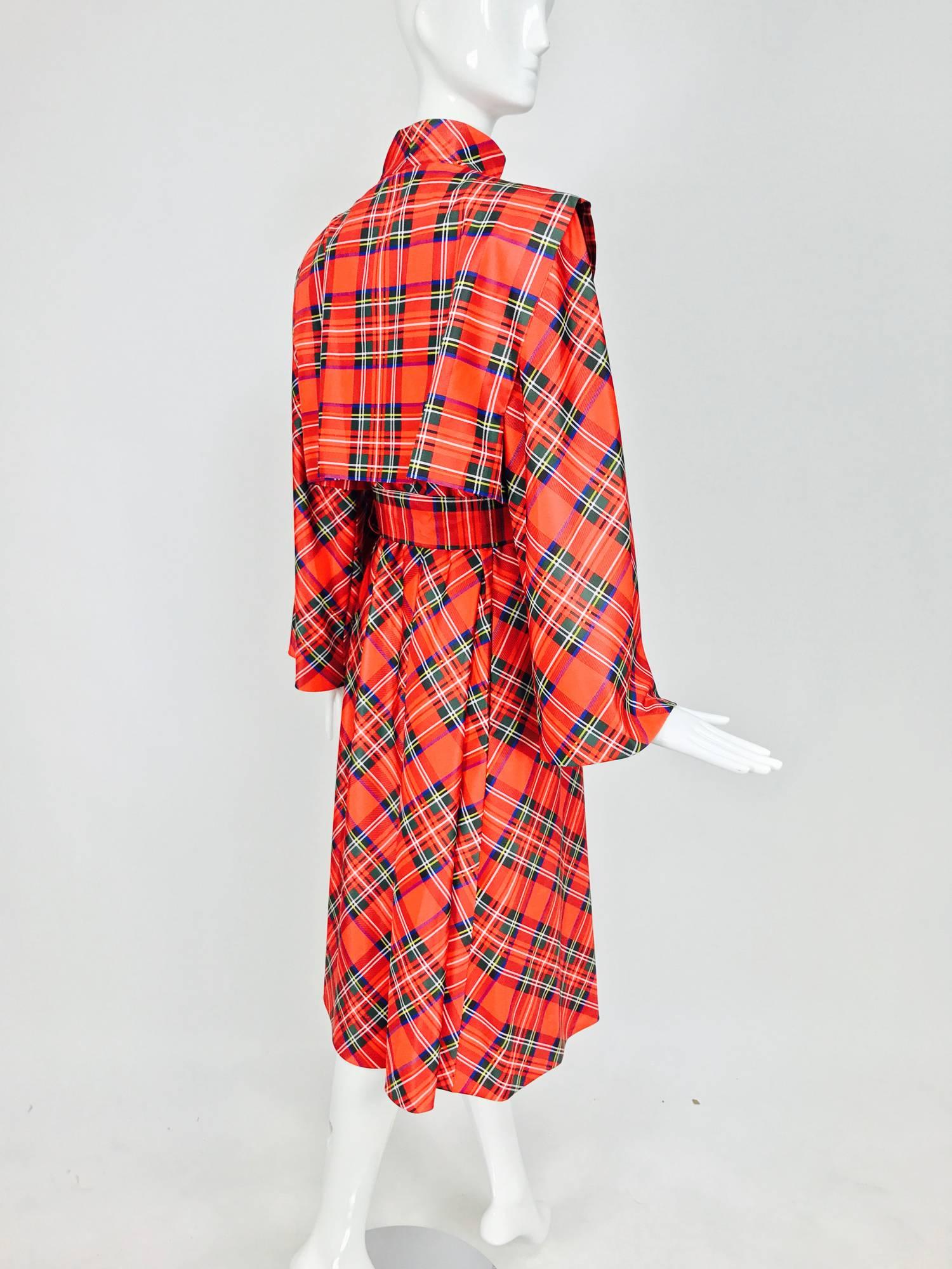 Women's Vintage Pauline Trigere novelty palid light weight rain coat 1980s