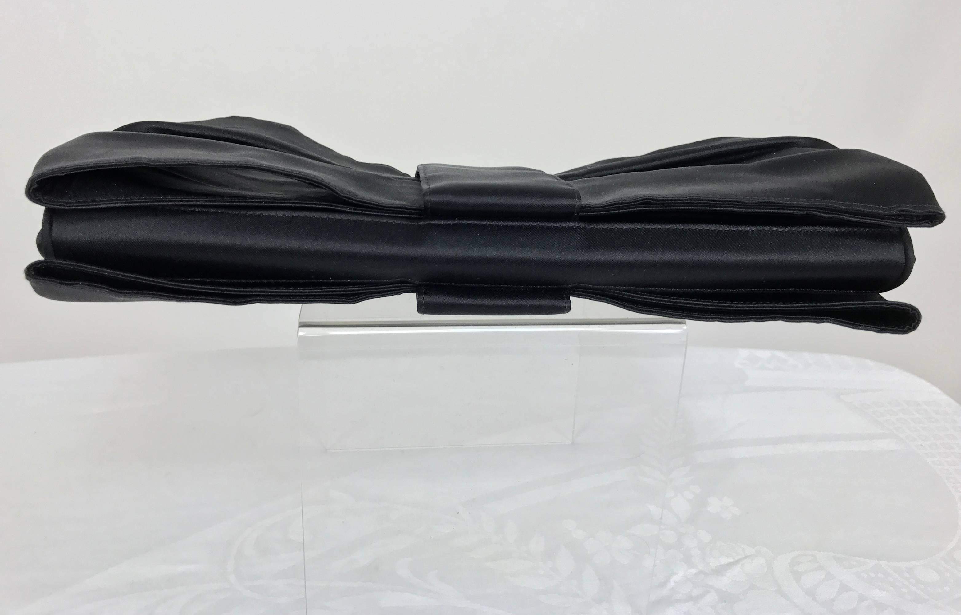 Oscar de la Renta black silk bow shape clutch evening or shoulder bag In Excellent Condition In West Palm Beach, FL