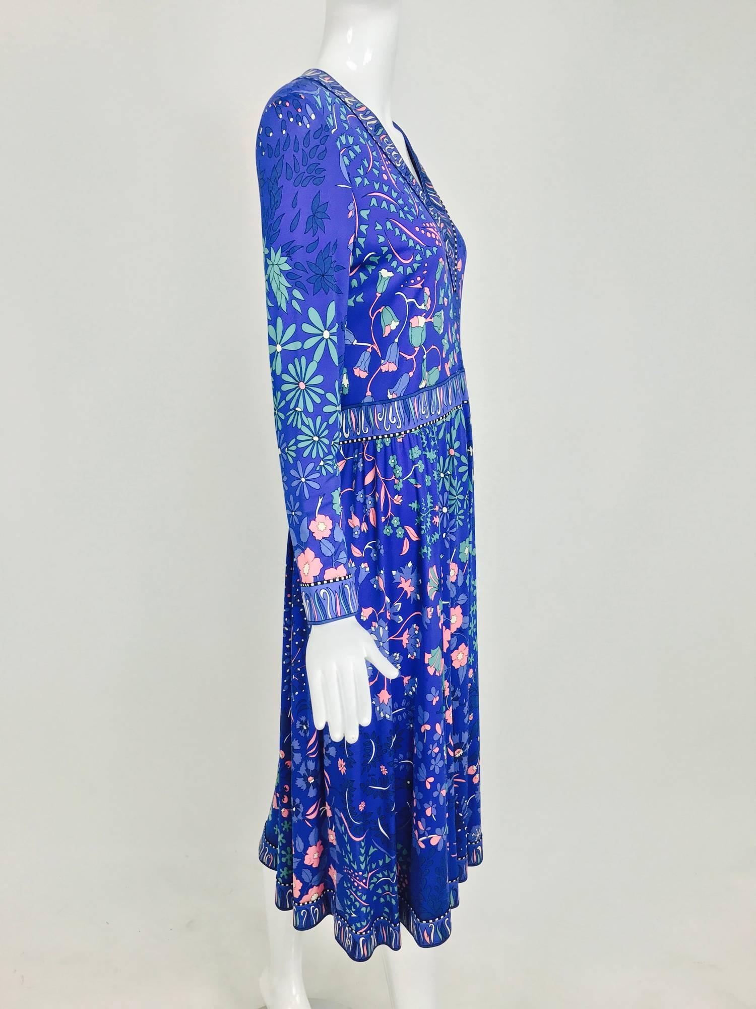 Blue Vintage Bessi silk print dress with V neckline and flare hem skirt 1970s