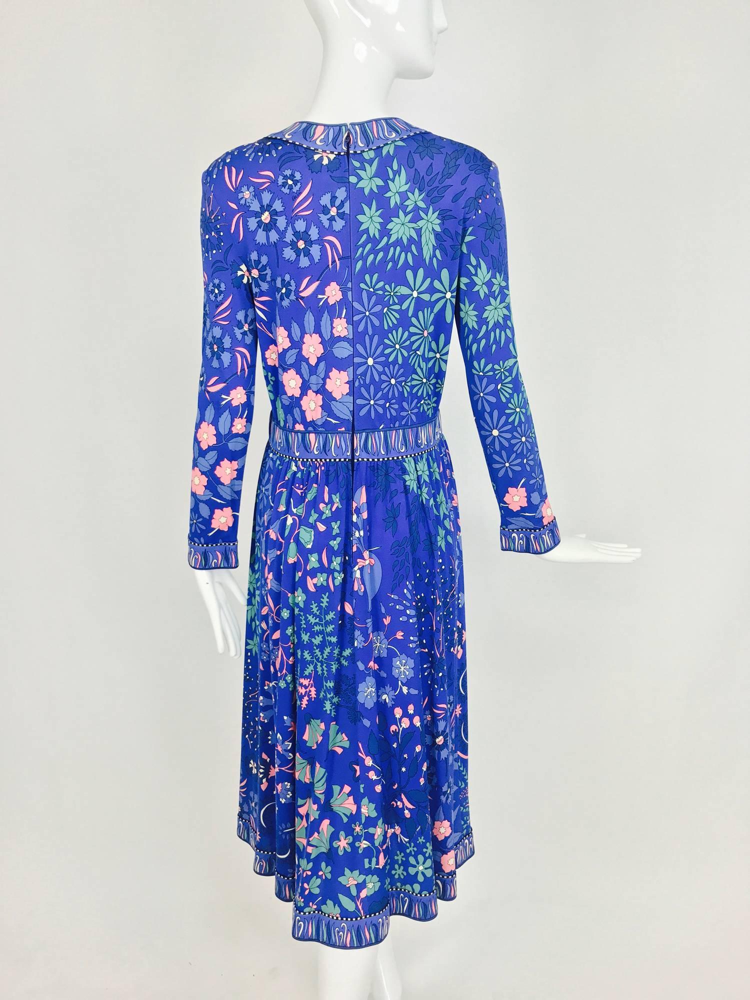 Women's Vintage Bessi silk print dress with V neckline and flare hem skirt 1970s