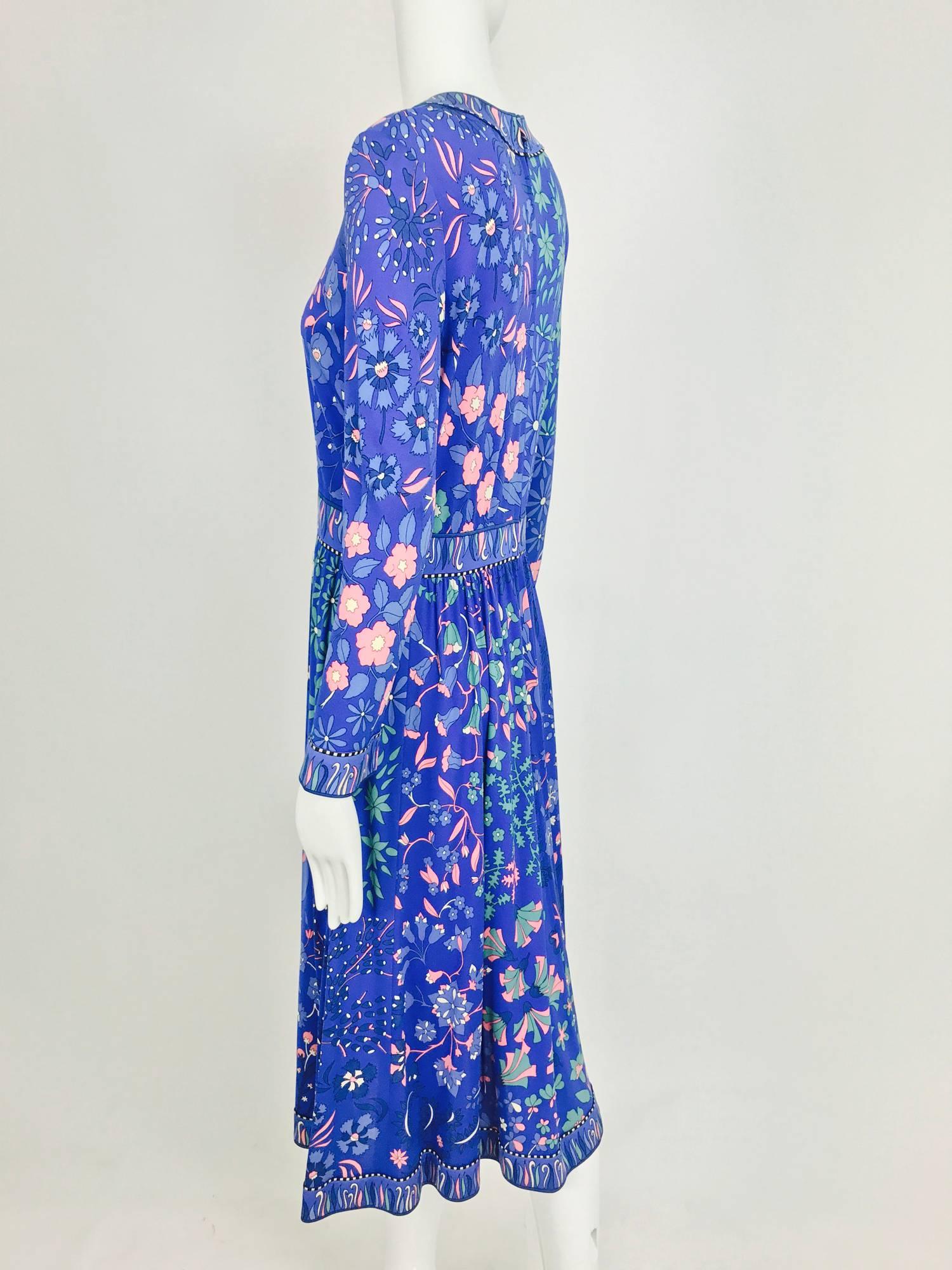 Vintage Bessi silk print dress with V neckline and flare hem skirt 1970s 2