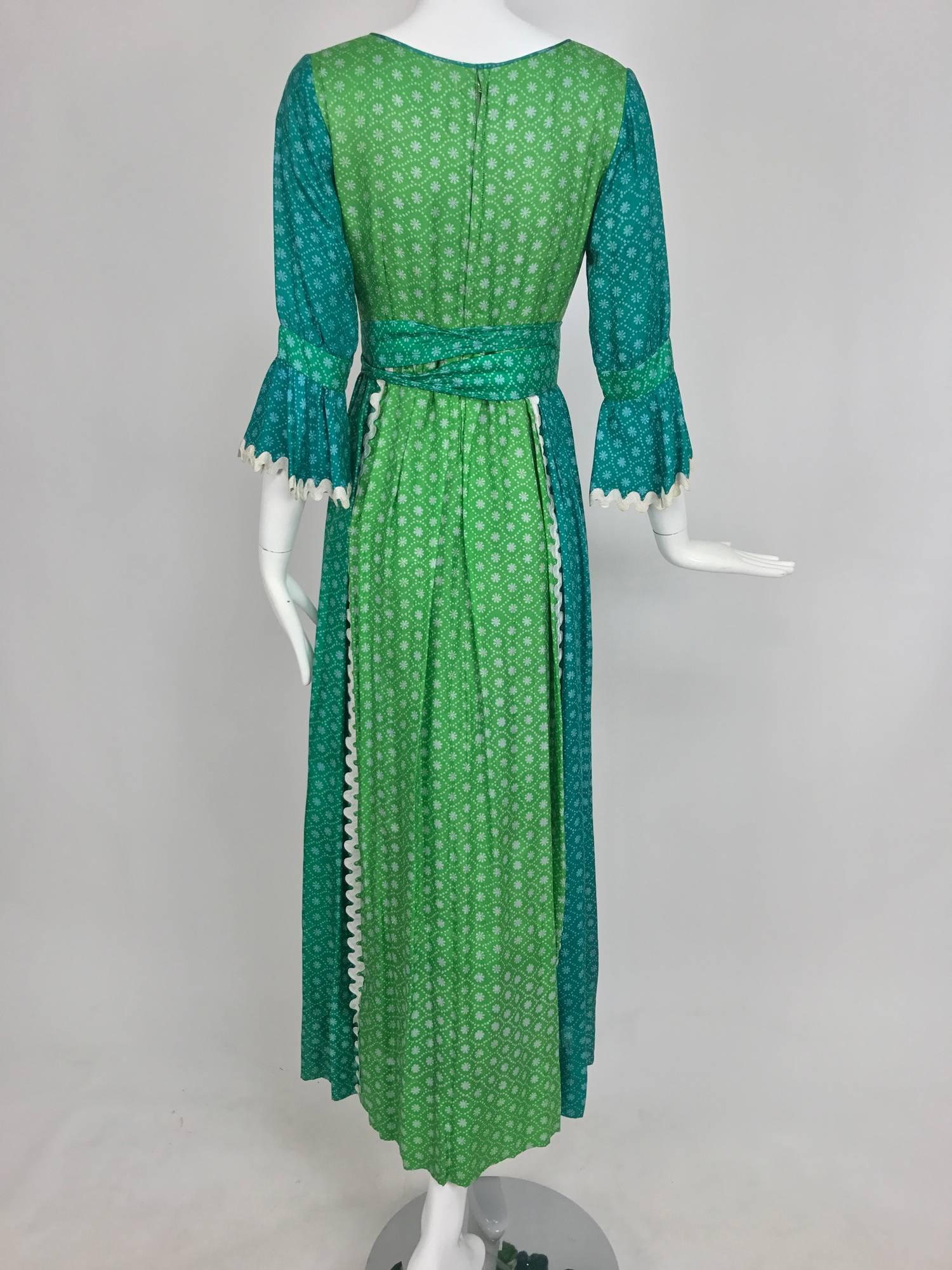 The Mirrors vintage aqua and green silk print maxi dress with white trim 1970s In Good Condition For Sale In West Palm Beach, FL