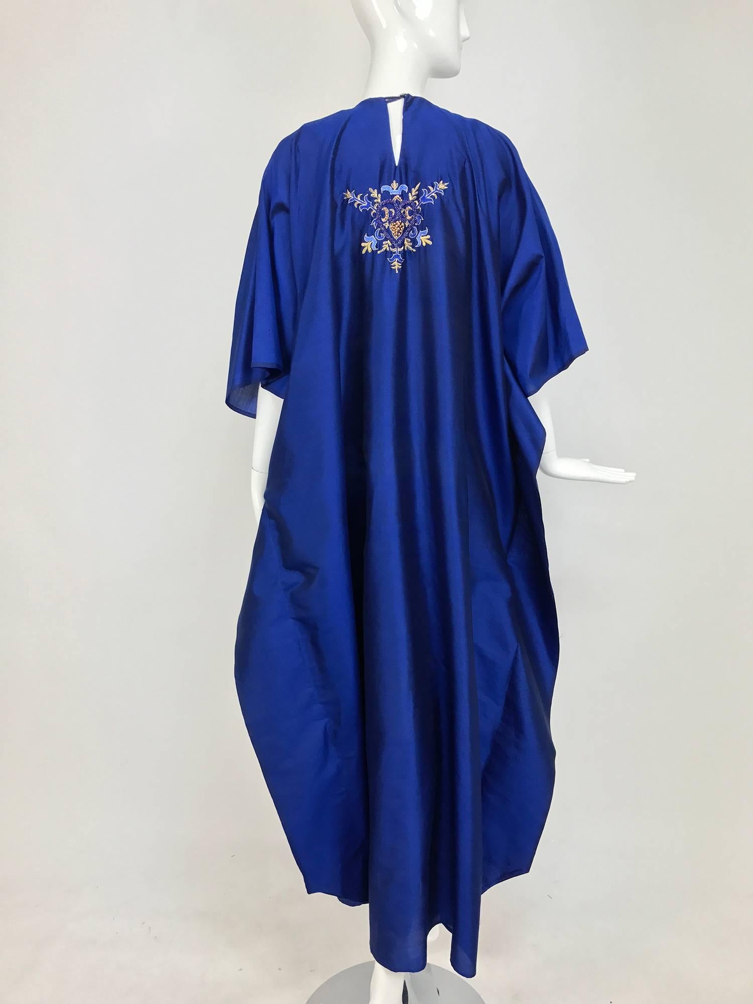 Vintage sapphire blue beaded silk caftan Taj Hotel Bombay India1970s In Excellent Condition In West Palm Beach, FL