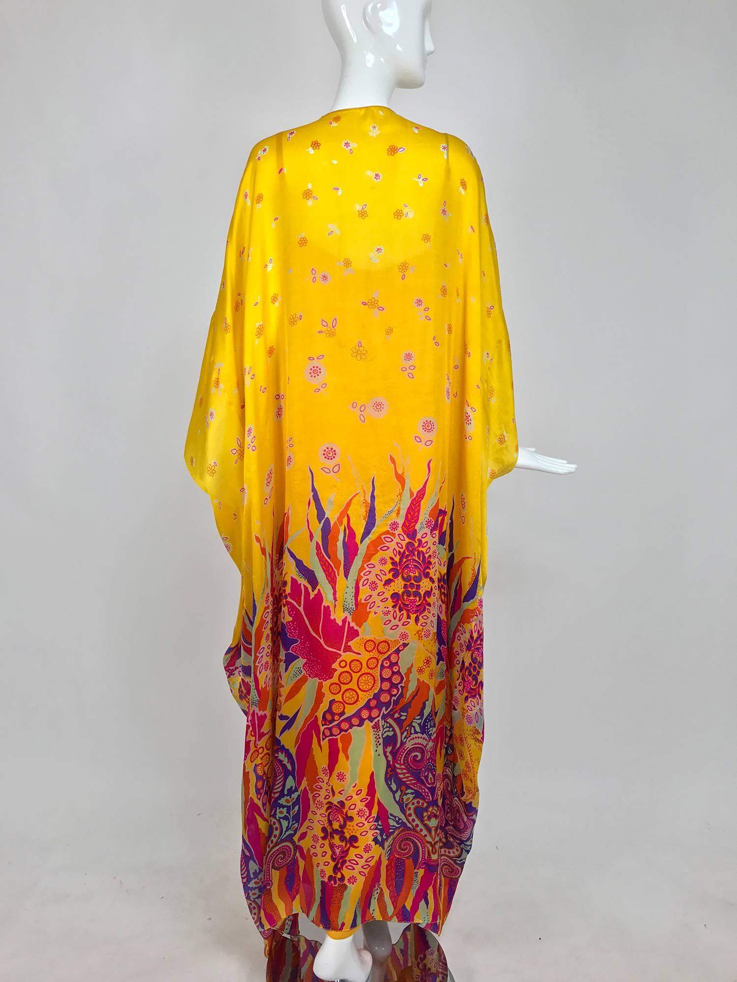 Vintage Oscar de la Renta bright tissue silk print caftan and dress 1970s In Excellent Condition In West Palm Beach, FL