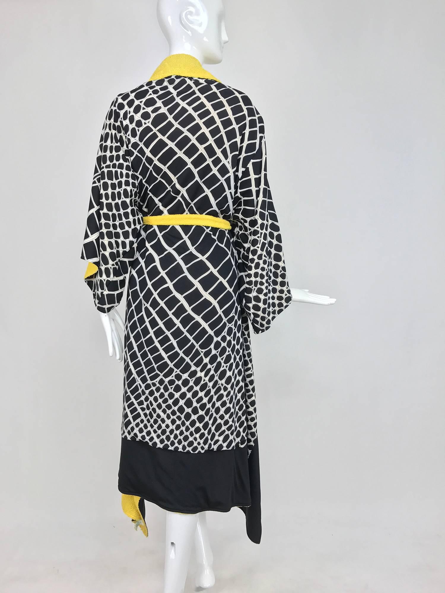 Women's Vintage Gottex kimono style pool or beach coat black white and yellow 1980s