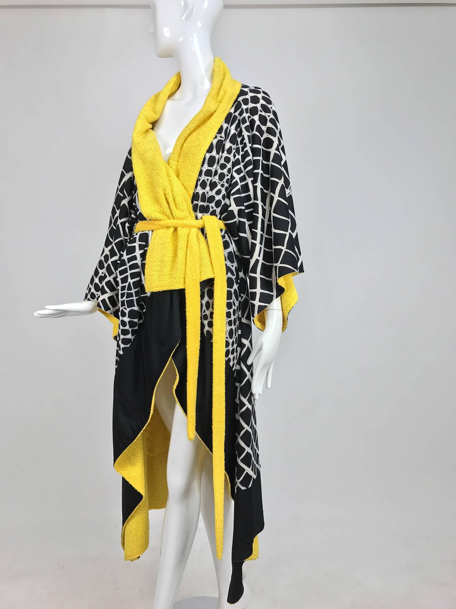 Vintage Gottex kimono style pool or beach coat black white and yellow 1980s 3