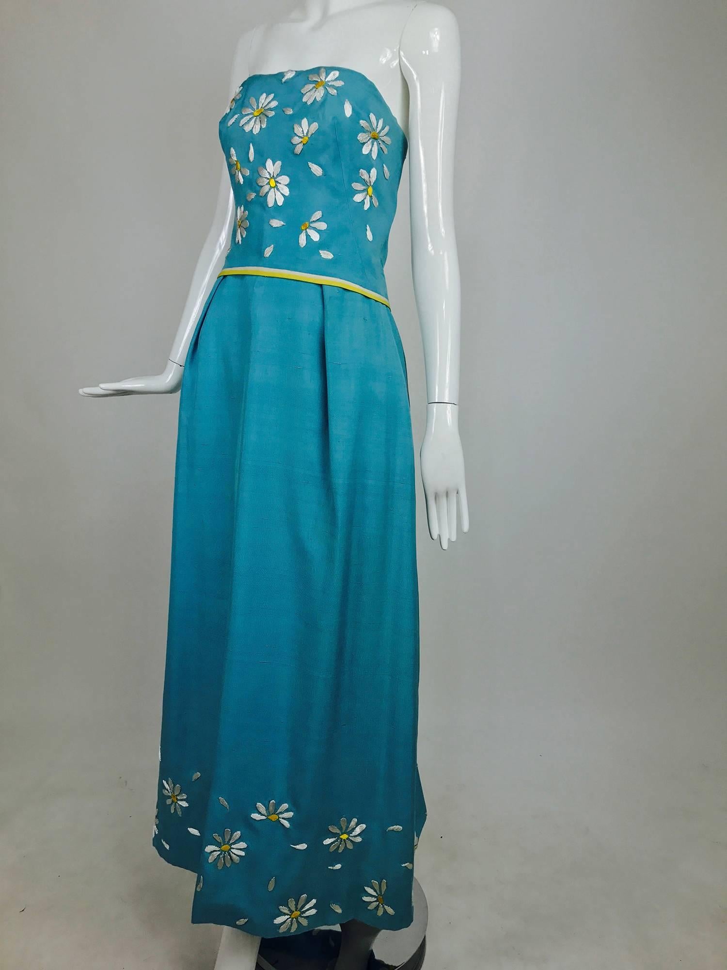 Vintage Philip Hulitar daisy embroidered blue slub silk strapless gown 1950s In Excellent Condition In West Palm Beach, FL