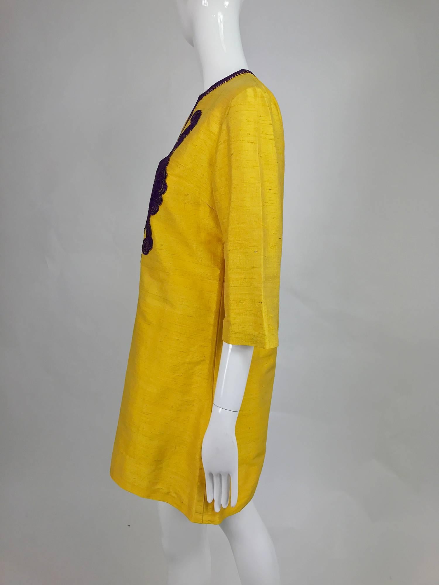 Vintage tunic of raw silk in saffron with purple embroidered applique 1960s 3