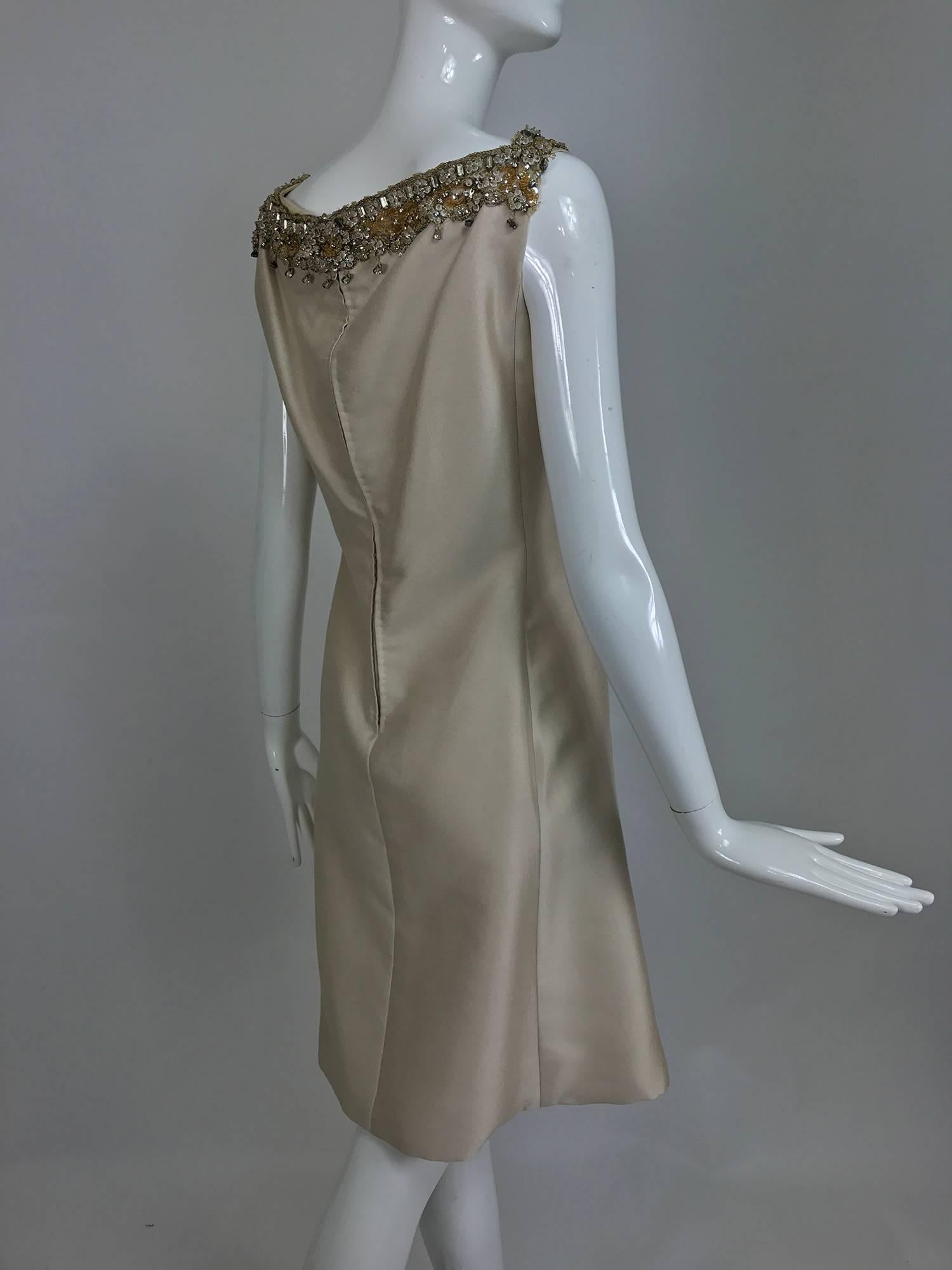 Vintage Malcolm Starr jeweled V neck lustrous cream silk dress 1960s In Excellent Condition For Sale In West Palm Beach, FL