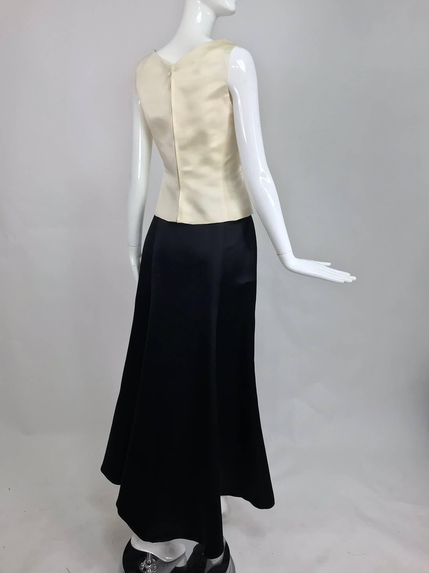Black Vintage Bill Blass evening top and skirt set in cream and black silk satin 1980s For Sale