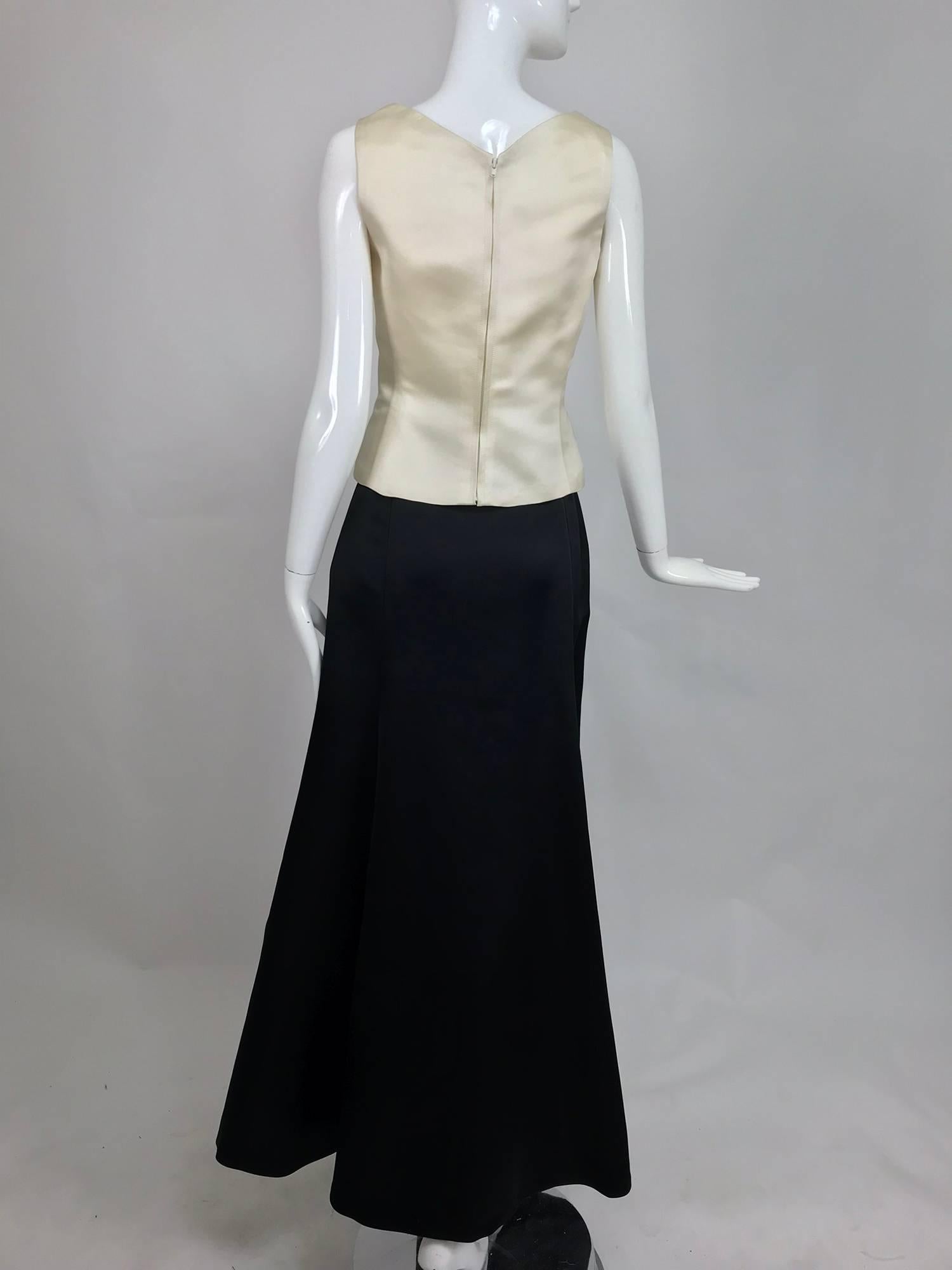Vintage Bill Blass evening top and skirt set in cream and black silk satin 1980s In Excellent Condition For Sale In West Palm Beach, FL