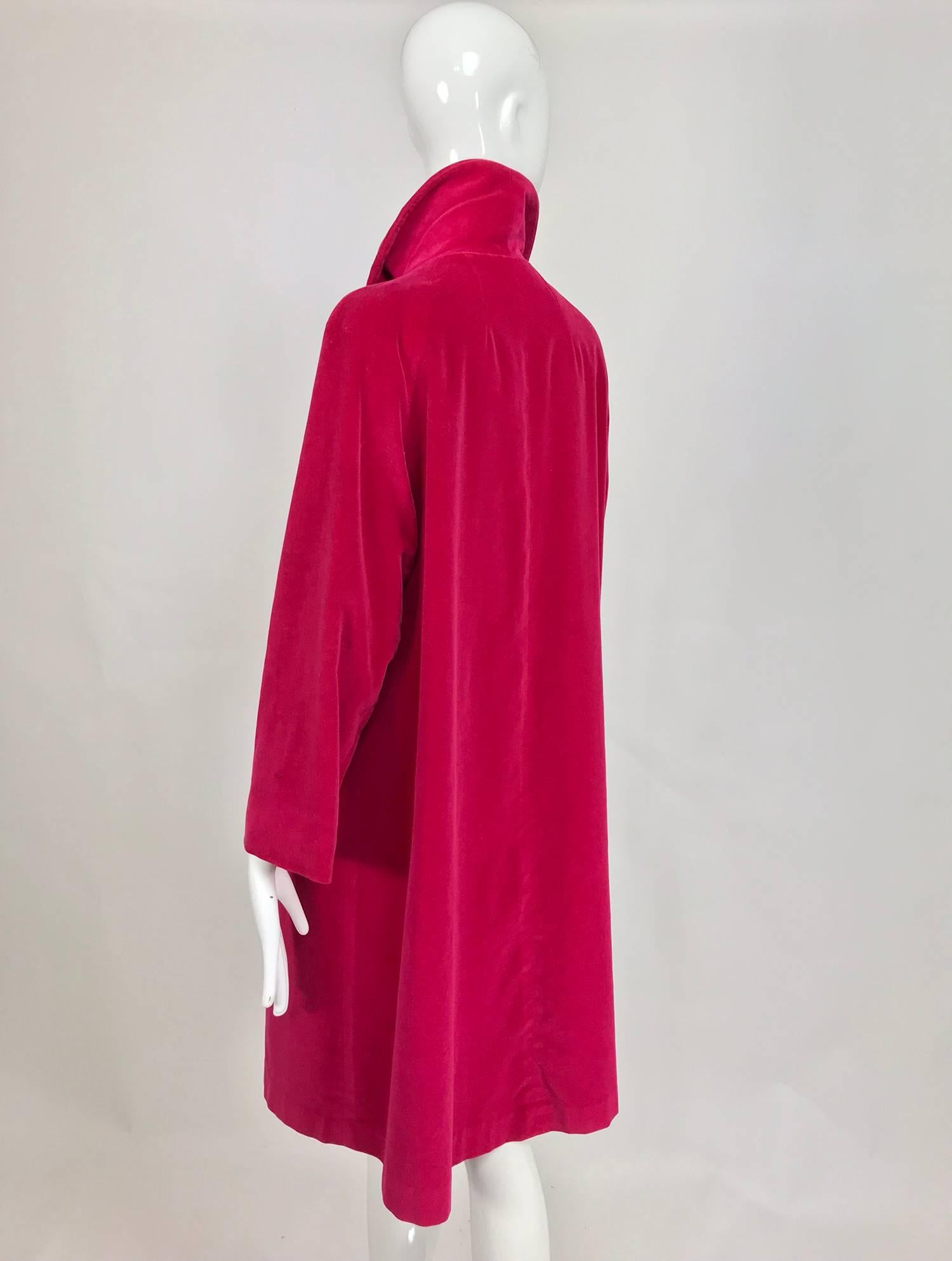 Marguerite Rubel San Francisco bright pink velvet coat 1960s In Excellent Condition In West Palm Beach, FL