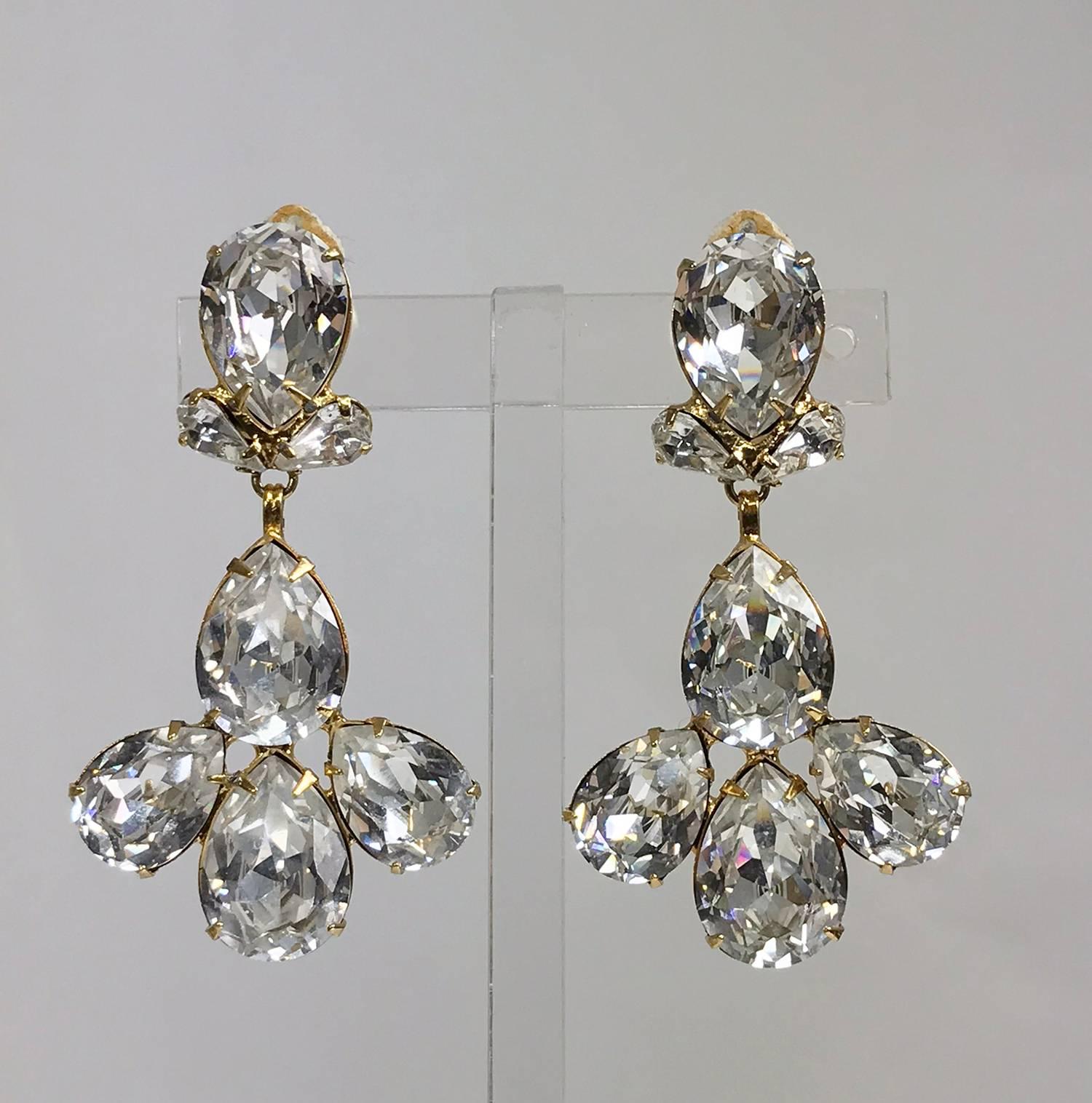 Siman Tu large icy crystal dangle earrings In Excellent Condition In West Palm Beach, FL