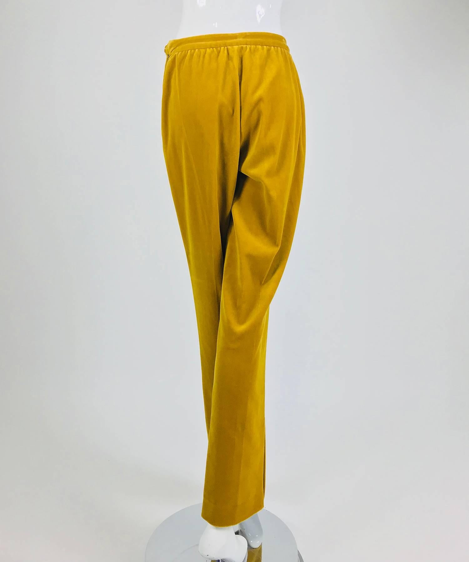 Chanel golden yellow velvet trousers with ankle buttons 1990s In Excellent Condition In West Palm Beach, FL