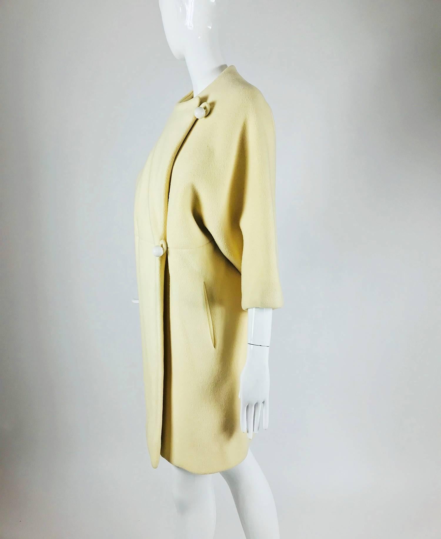 Vintage Teal Traina Winter White Bat Wing coat 1960s In Good Condition In West Palm Beach, FL