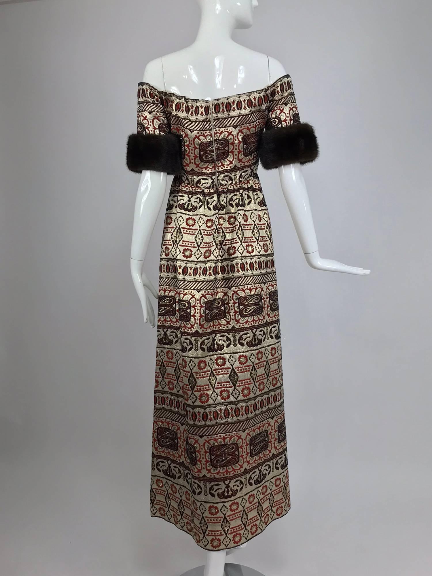 Vitnage Oscar de la Renta metallic brocade and mink trim evening dress 1970s In Excellent Condition In West Palm Beach, FL