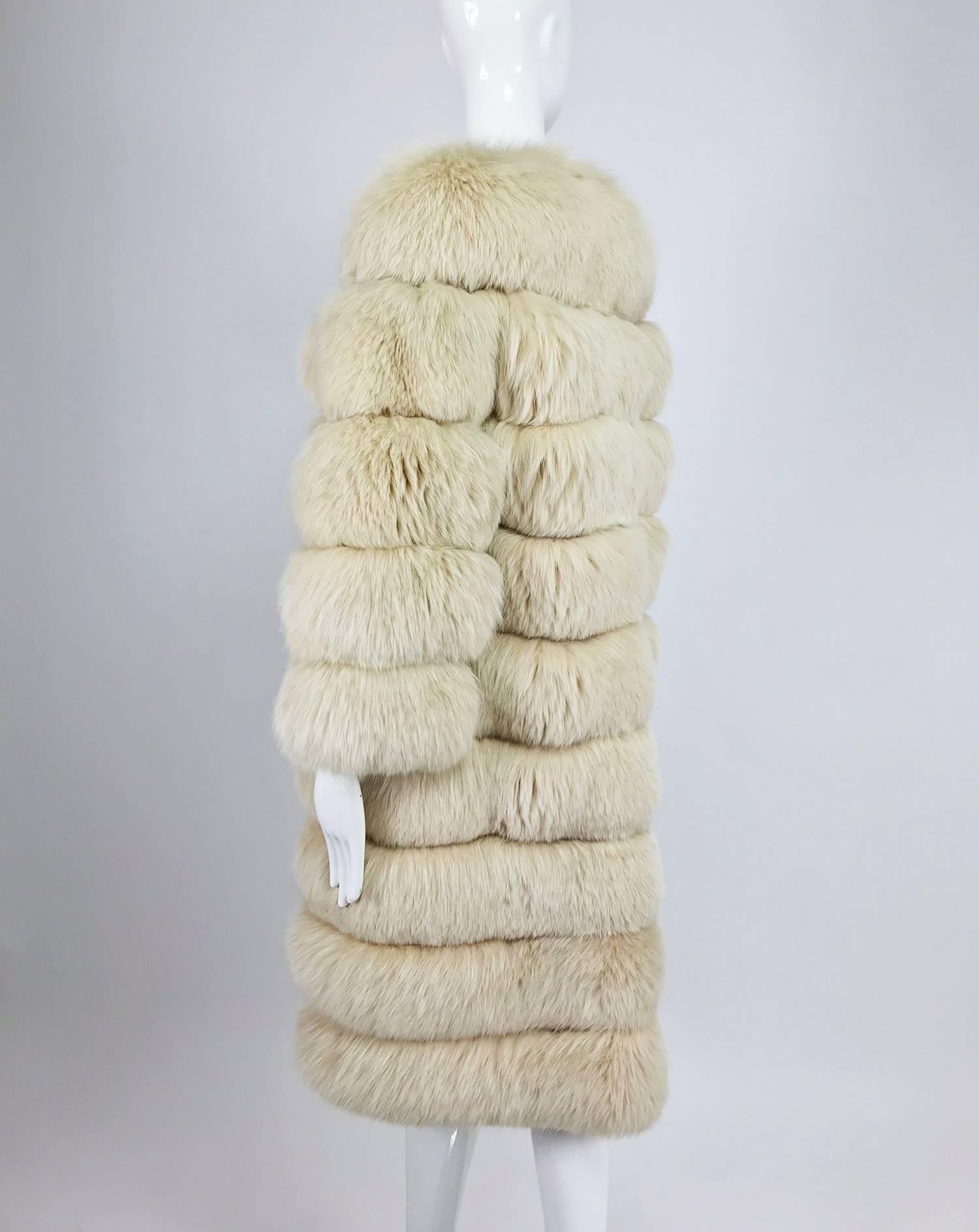 Cream Fox Fur and suede coat with removable hem 1970s In Excellent Condition In West Palm Beach, FL