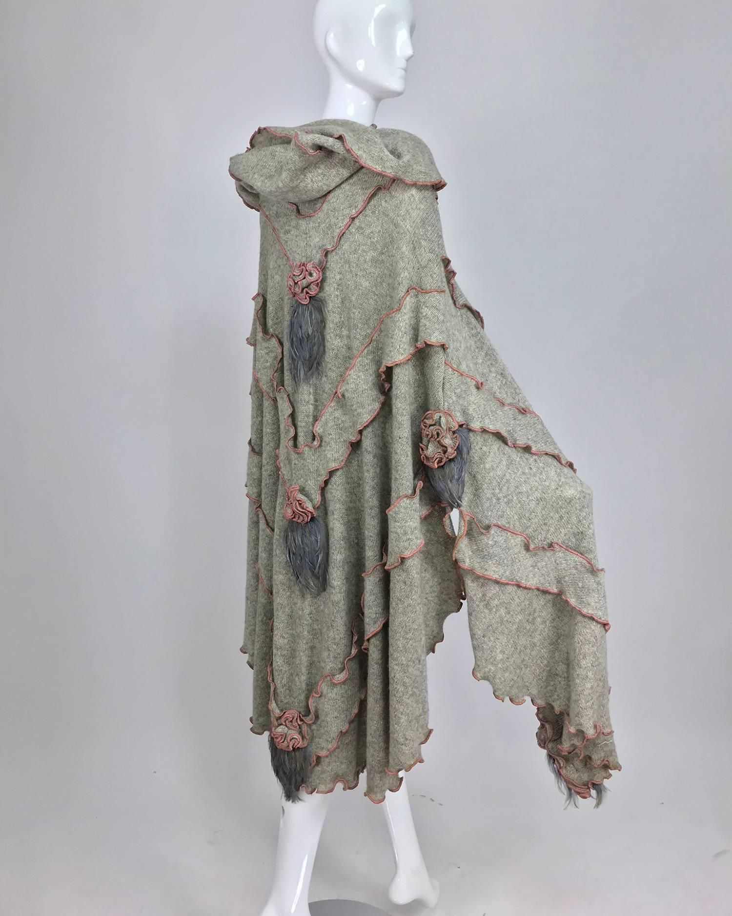 Leigh Westbrook hooded gray knitted wool cape art to wear 1980s In Excellent Condition In West Palm Beach, FL