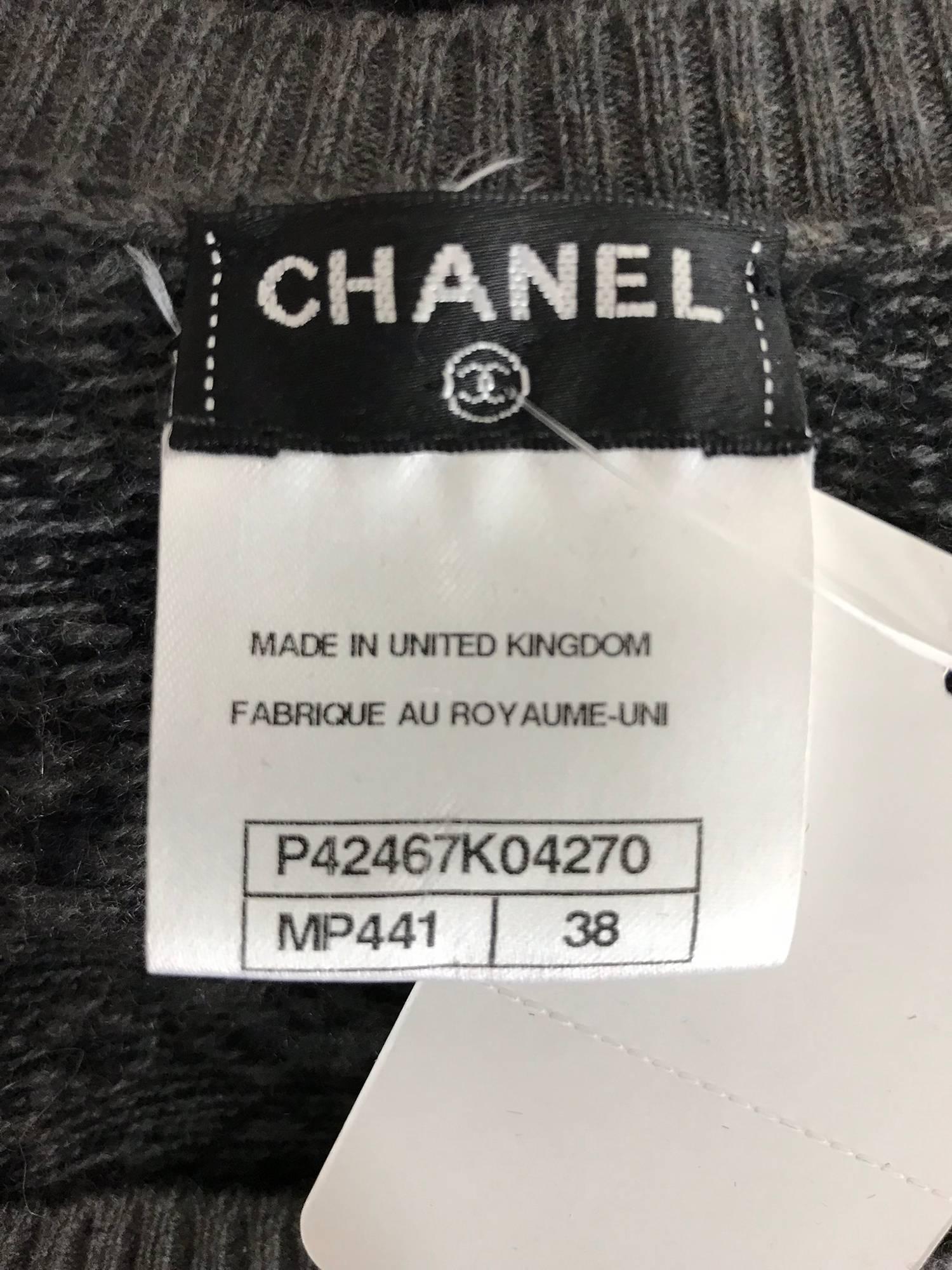 Chanel grey cashmere pull on sweater  2