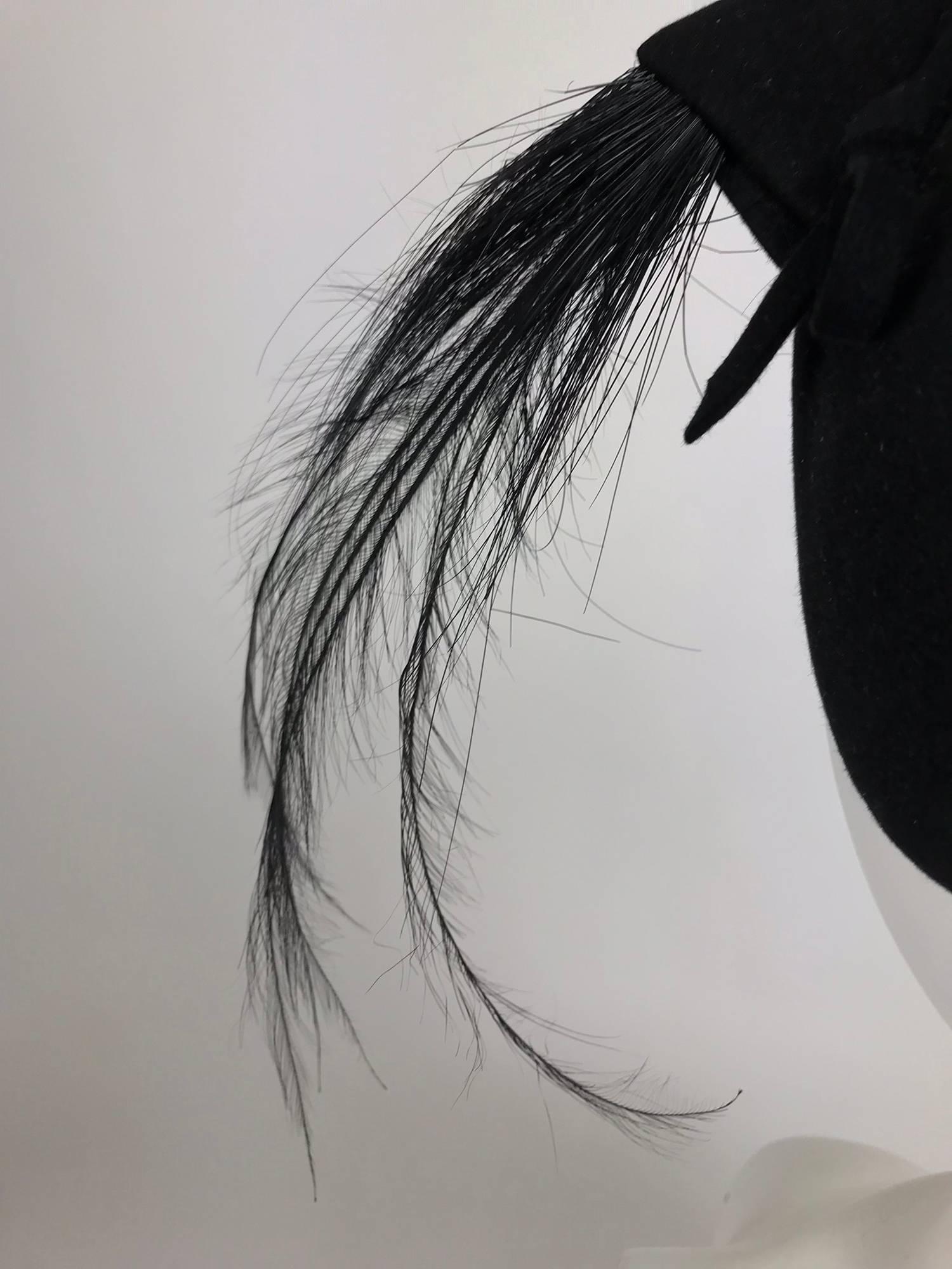 Frank Palma black bird of Paradise feather cocktail hat 1950s In Good Condition For Sale In West Palm Beach, FL