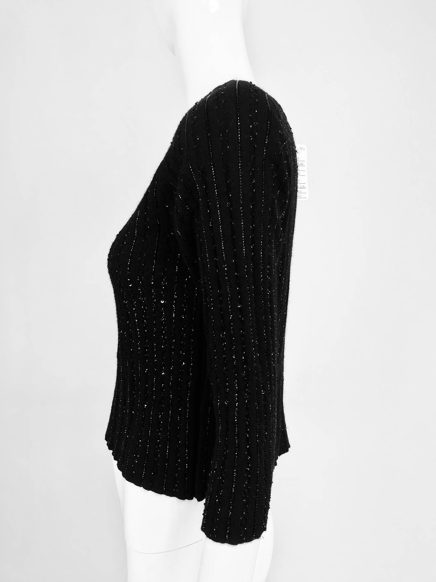 Oscar de la Renta black beaded 100% cashmere pullover sweater In Excellent Condition In West Palm Beach, FL
